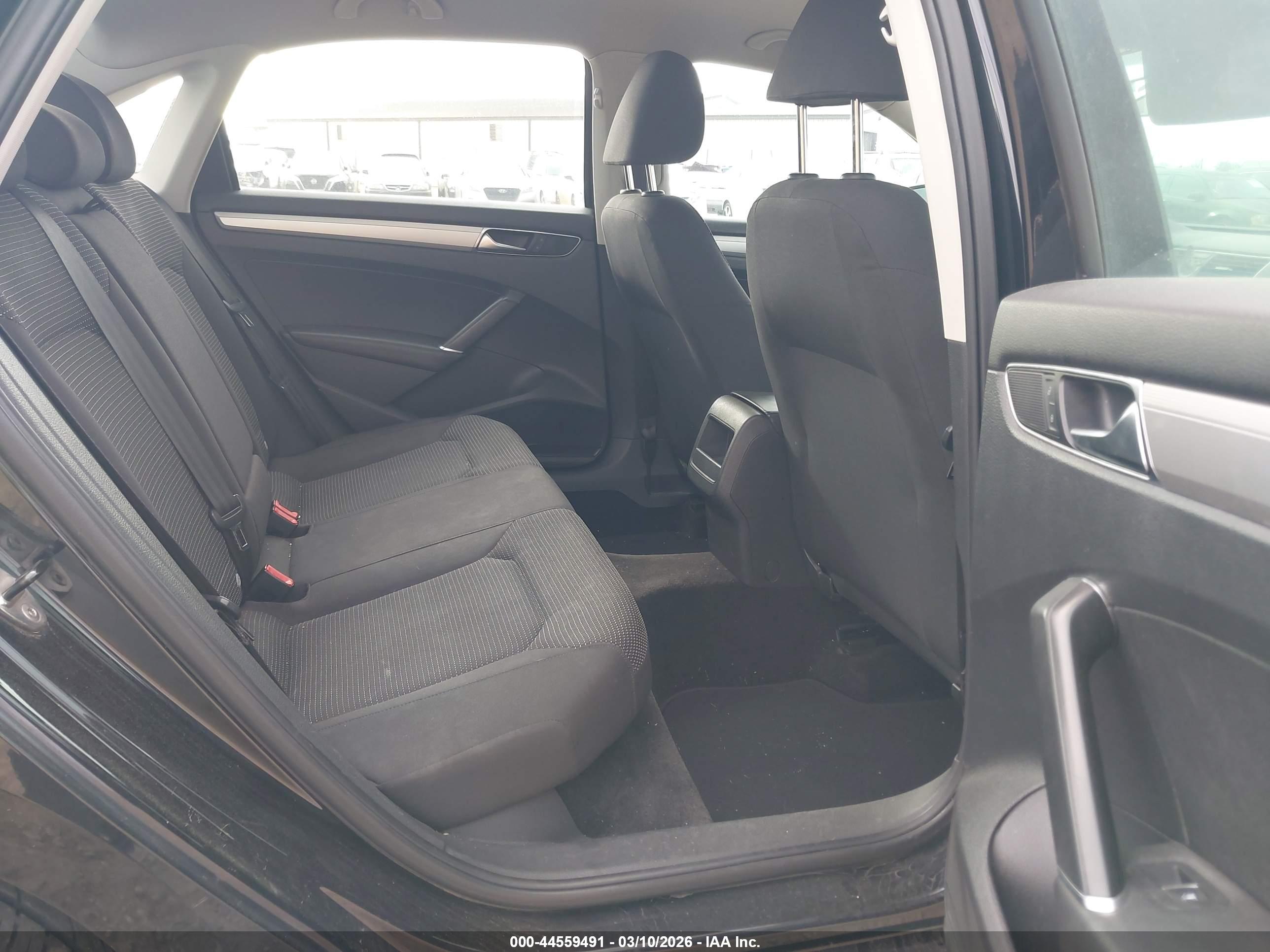 VOLKSWAGEN PASSAT image 8