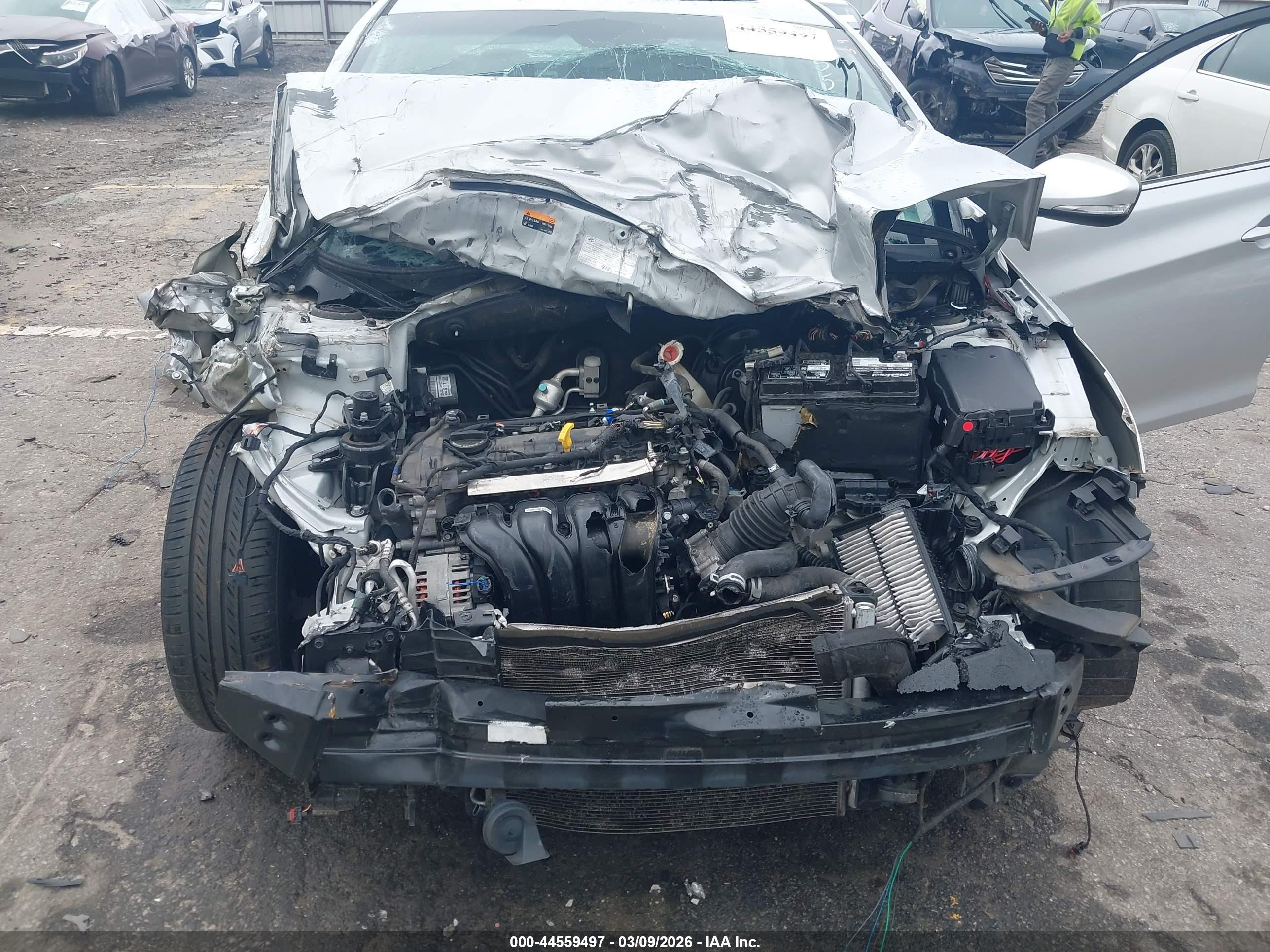 HYUNDAI ELANTRA image 10