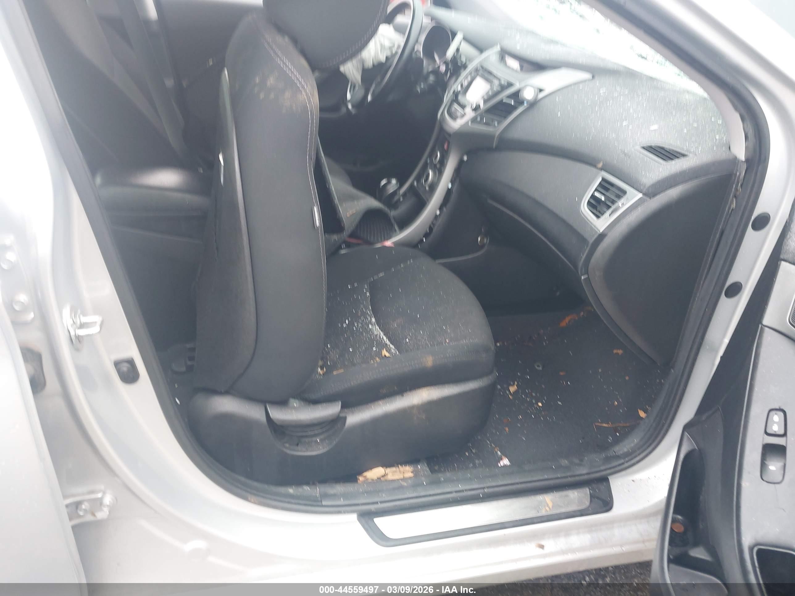 HYUNDAI ELANTRA image 5