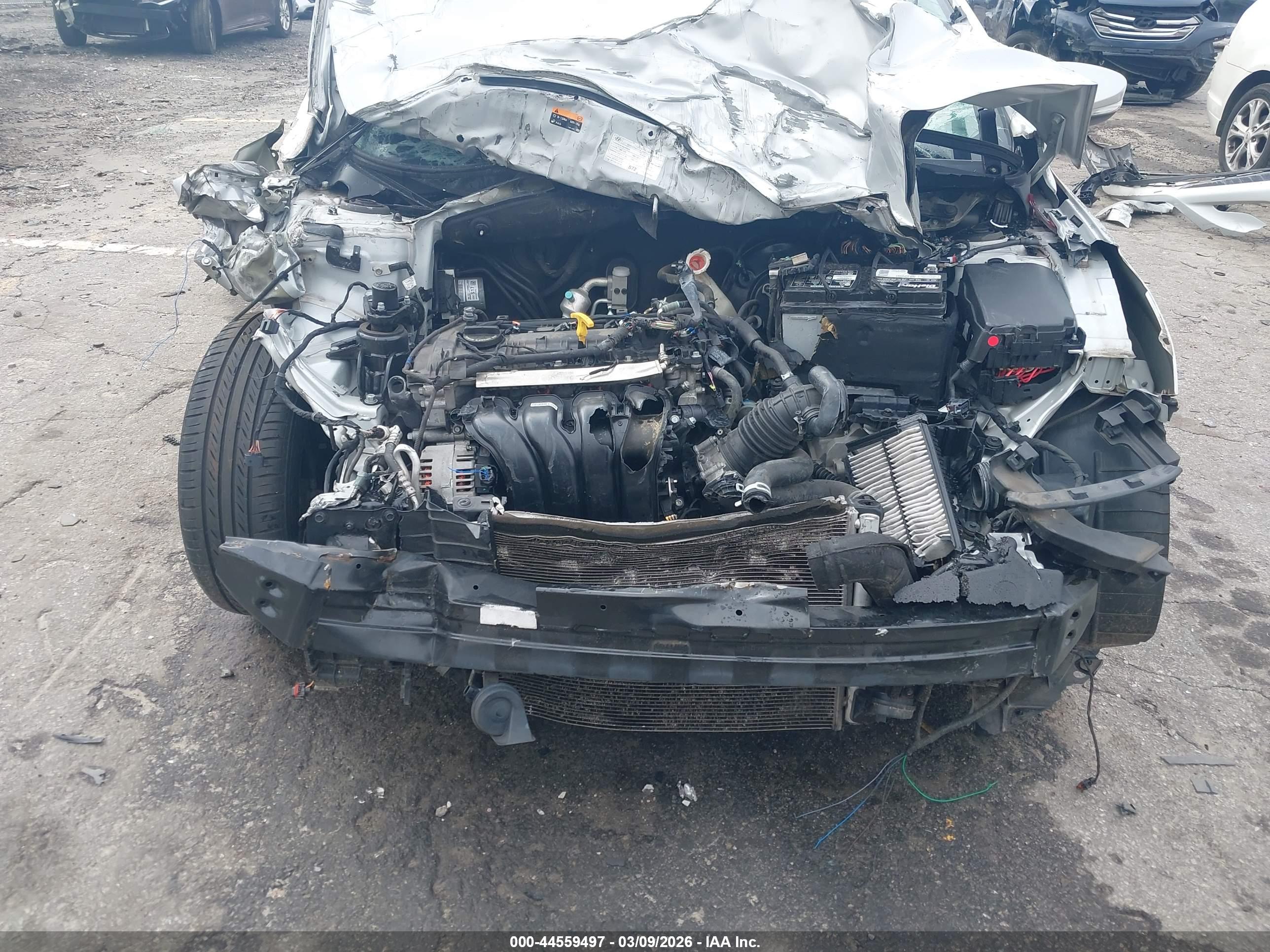 HYUNDAI ELANTRA image 6