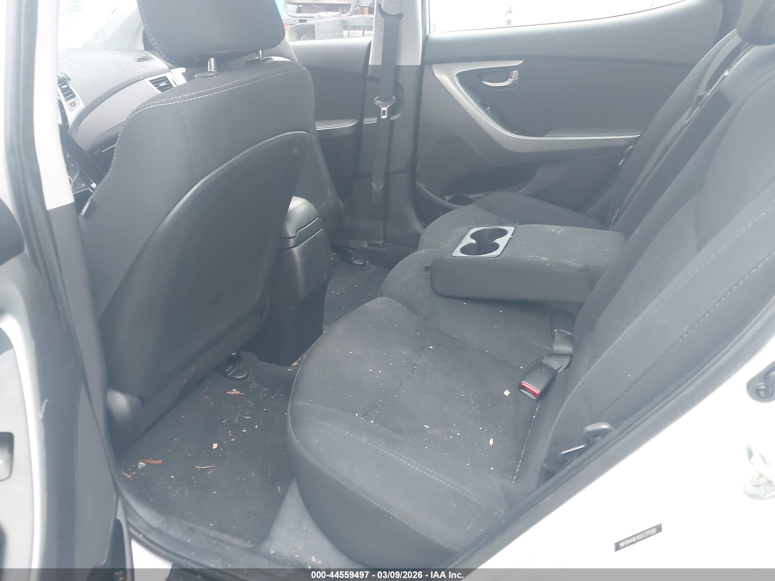 HYUNDAI ELANTRA image 8