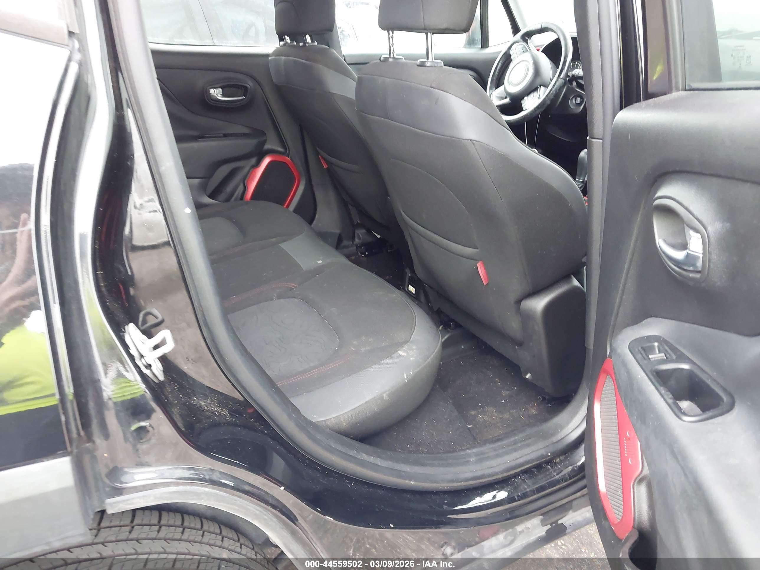 JEEP RENEGADE image 8