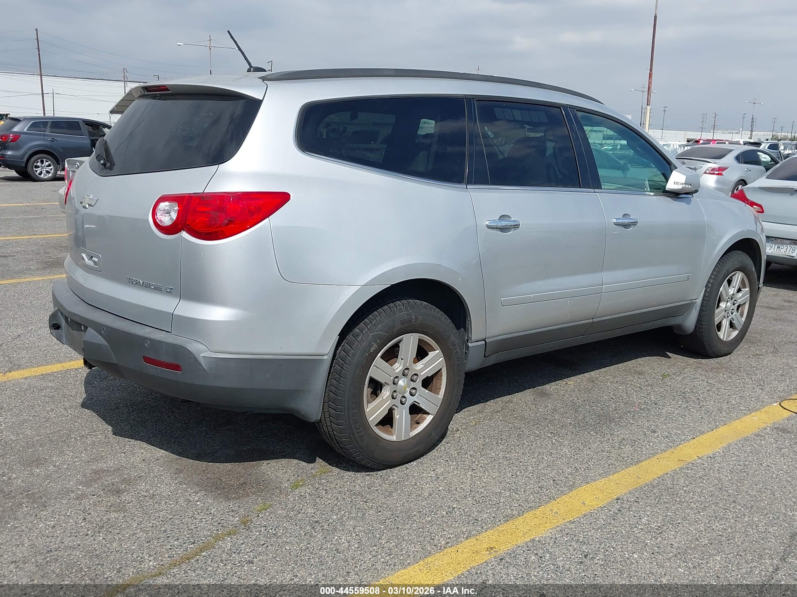 CHEVROLET TRAVERSE image 4