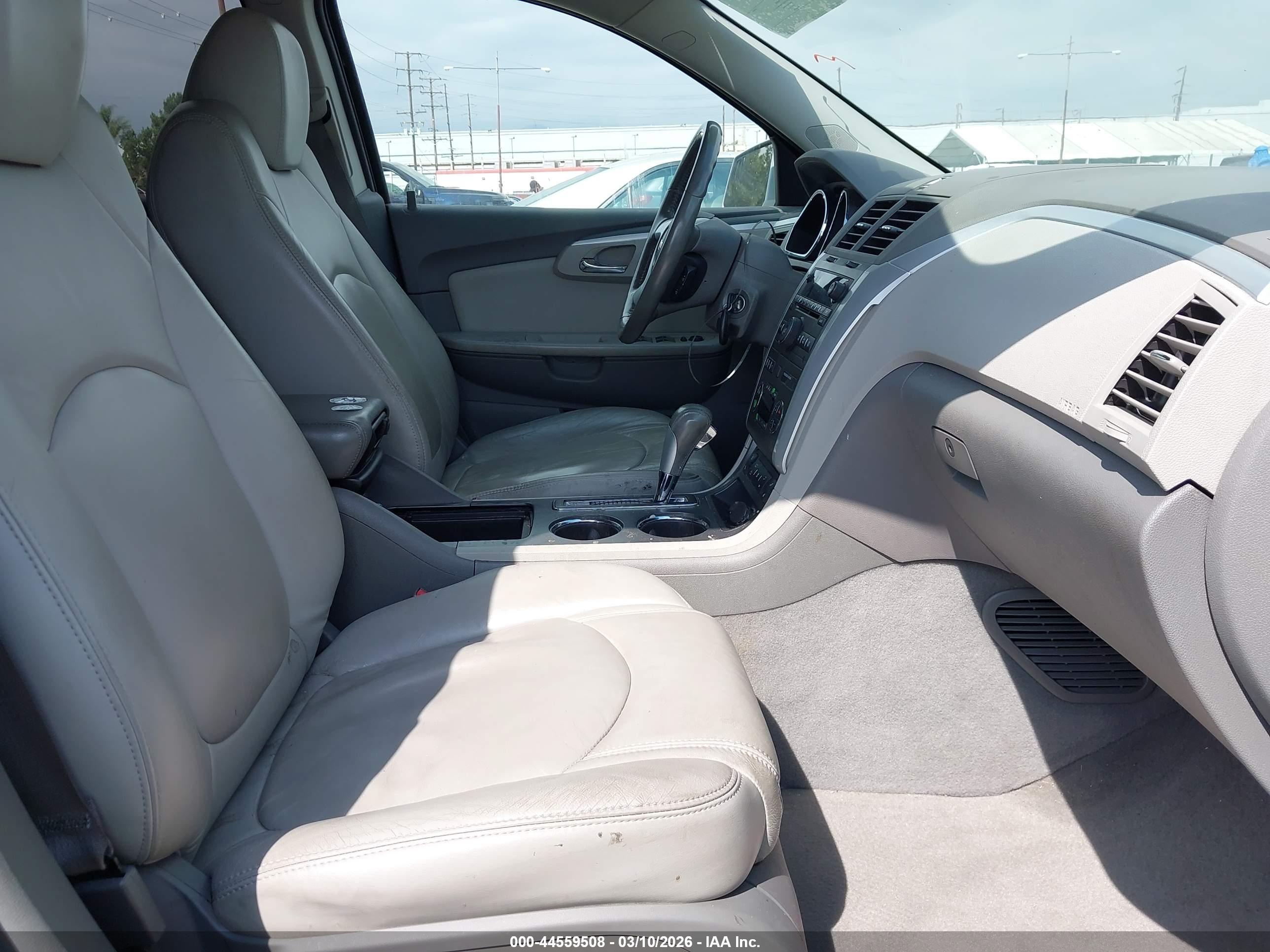 CHEVROLET TRAVERSE image 5