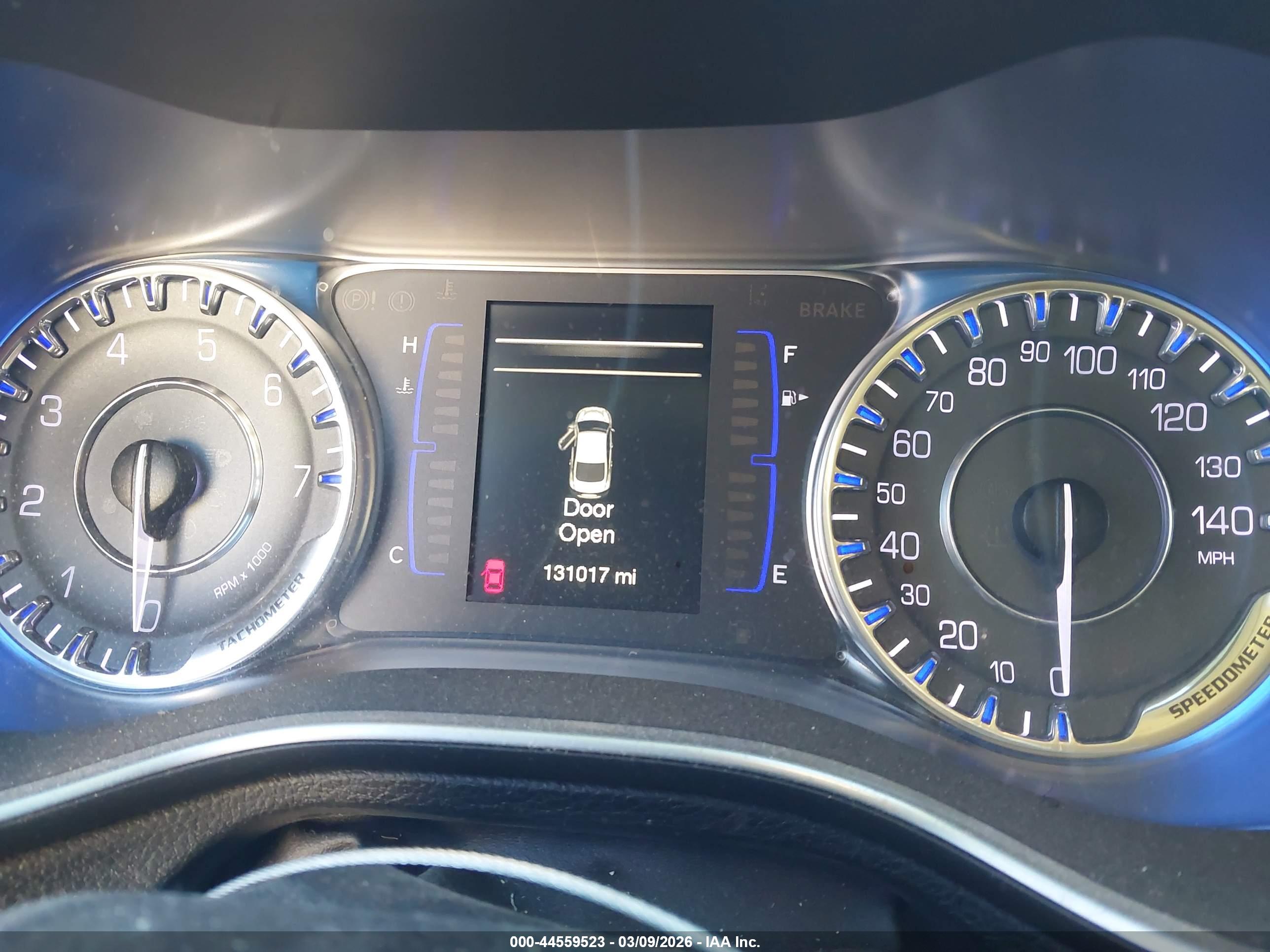 CHRYSLER 200 image 7