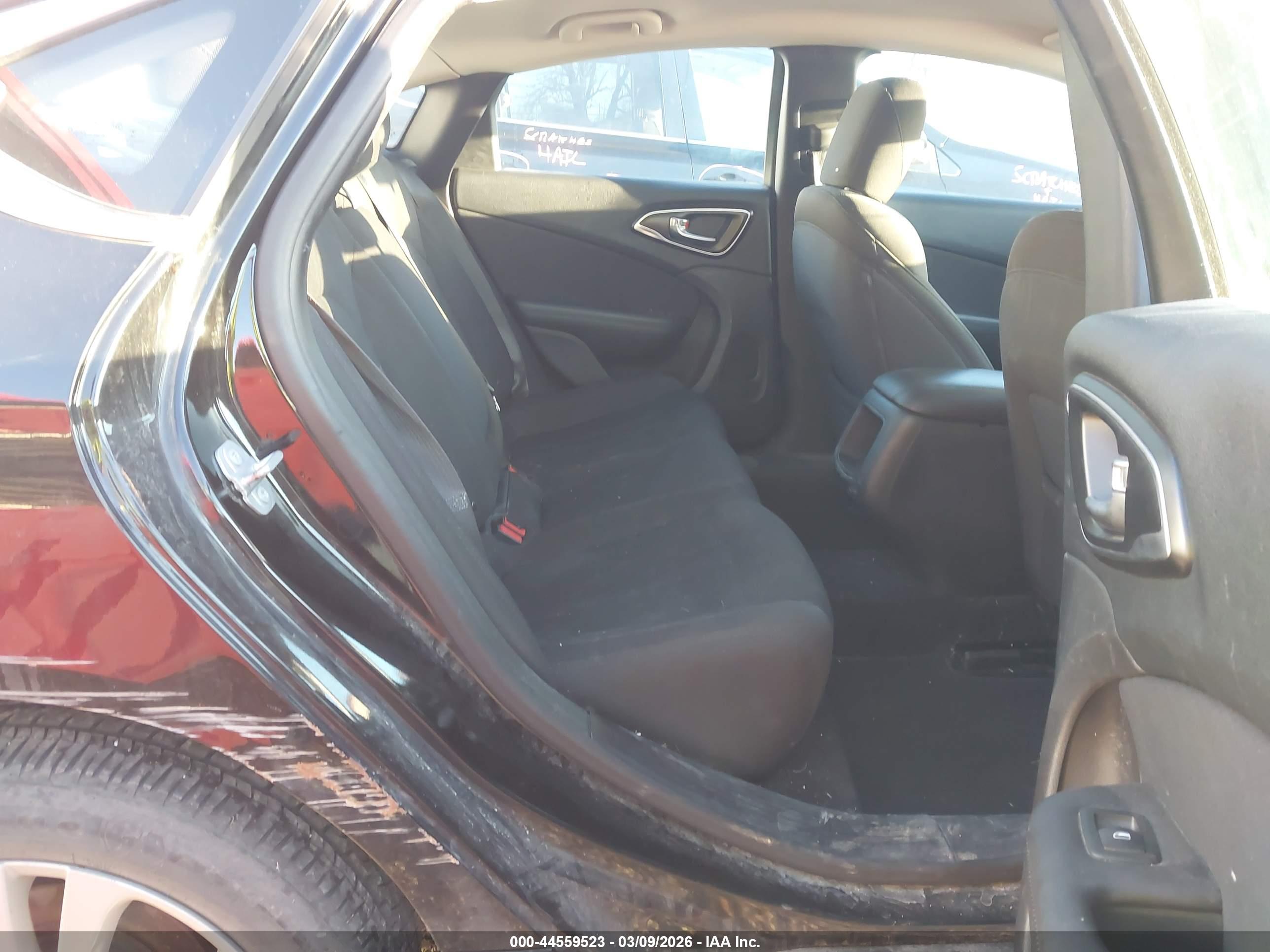 CHRYSLER 200 image 8