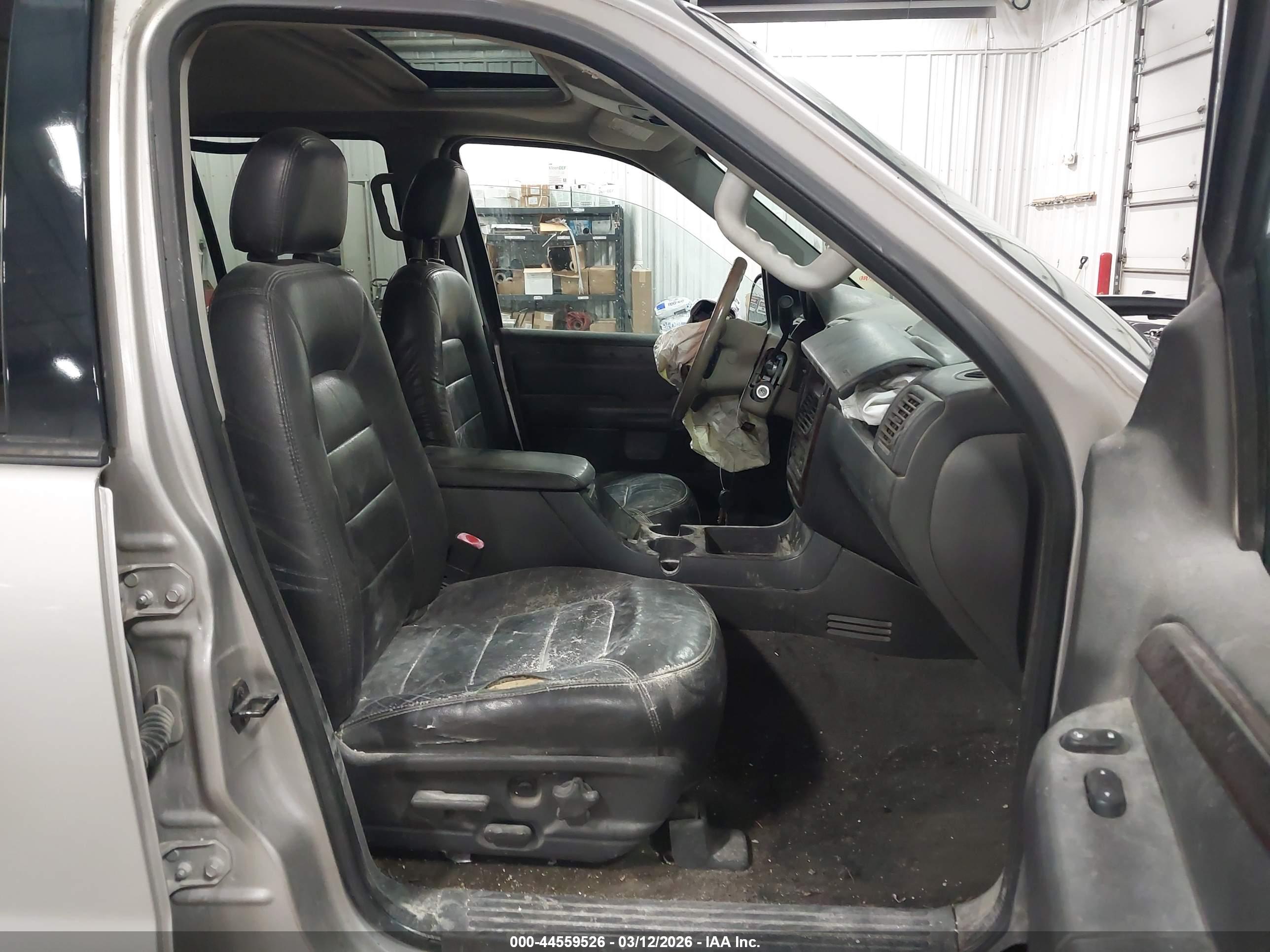 FORD EXPLORER image 5