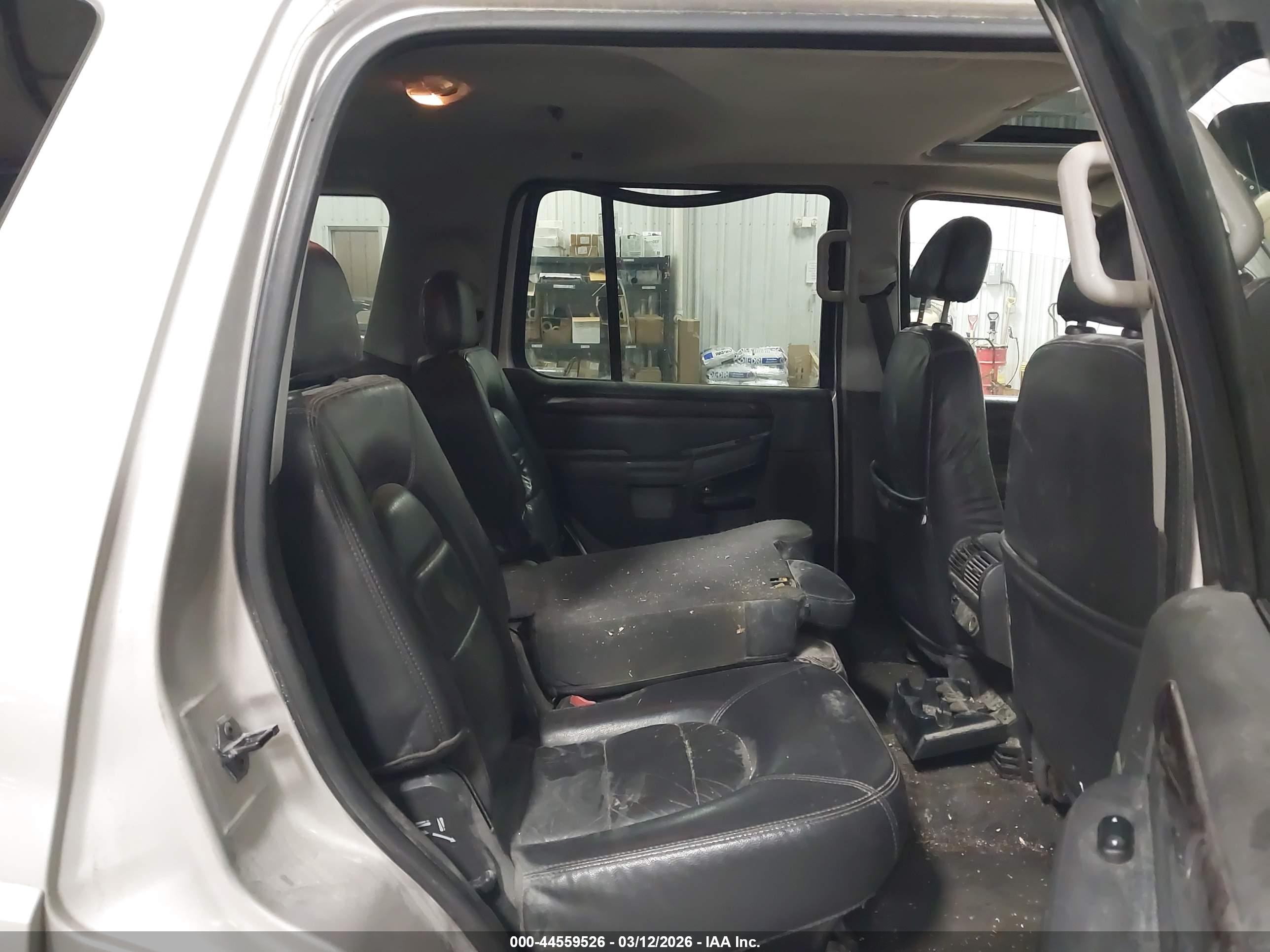 FORD EXPLORER image 8