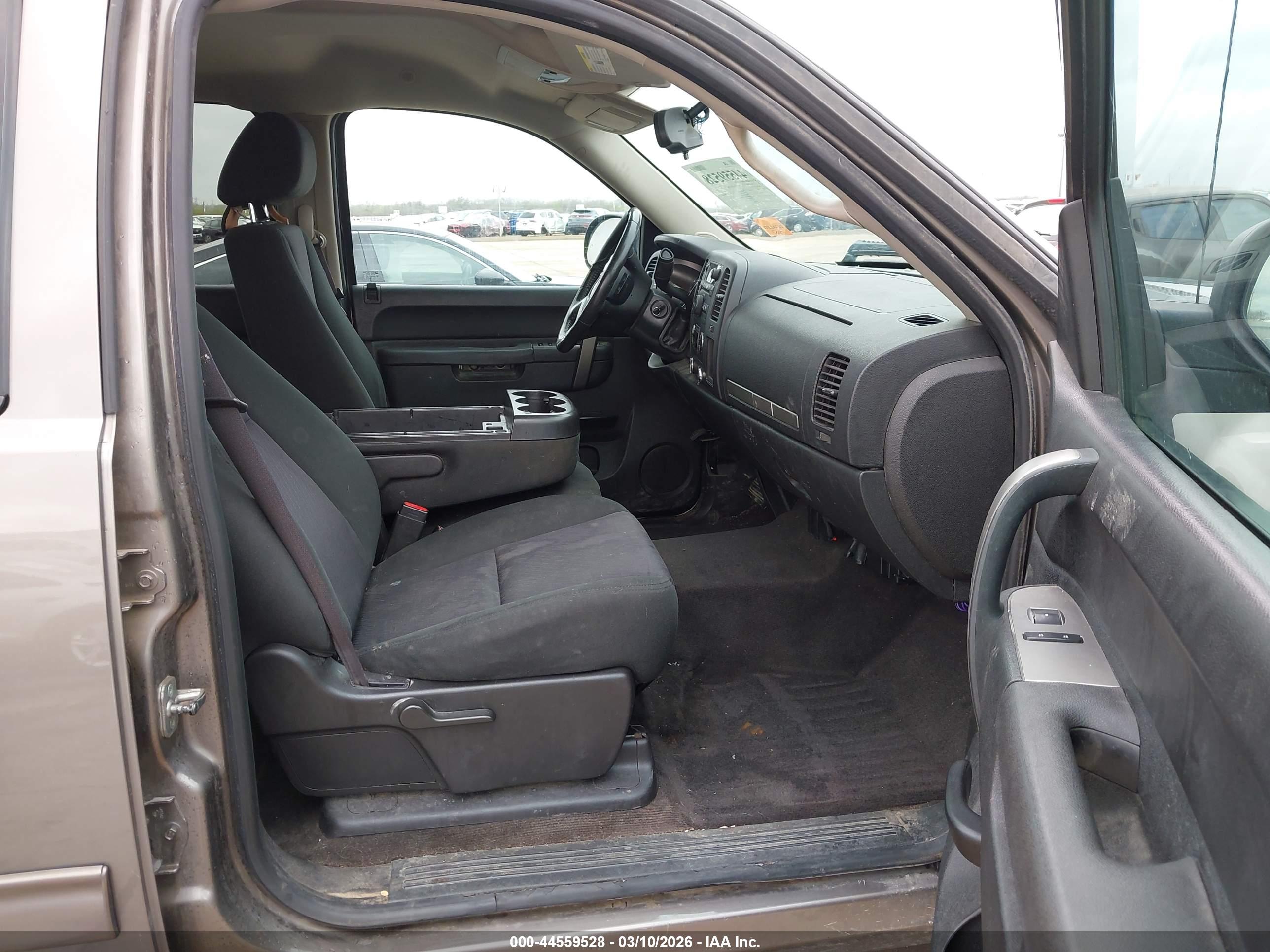 CHEVROLET SILVERADO image 5
