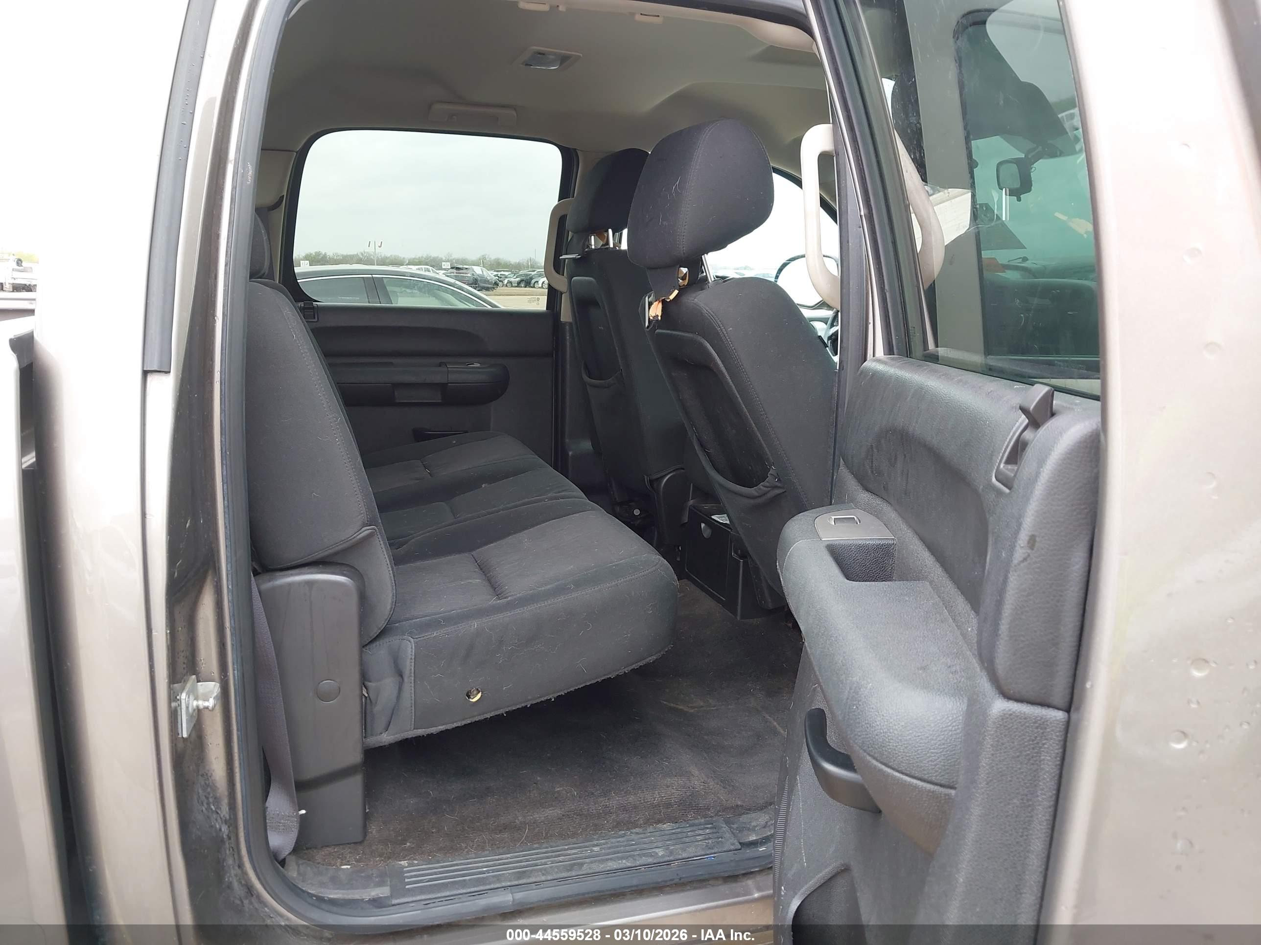 CHEVROLET SILVERADO image 8