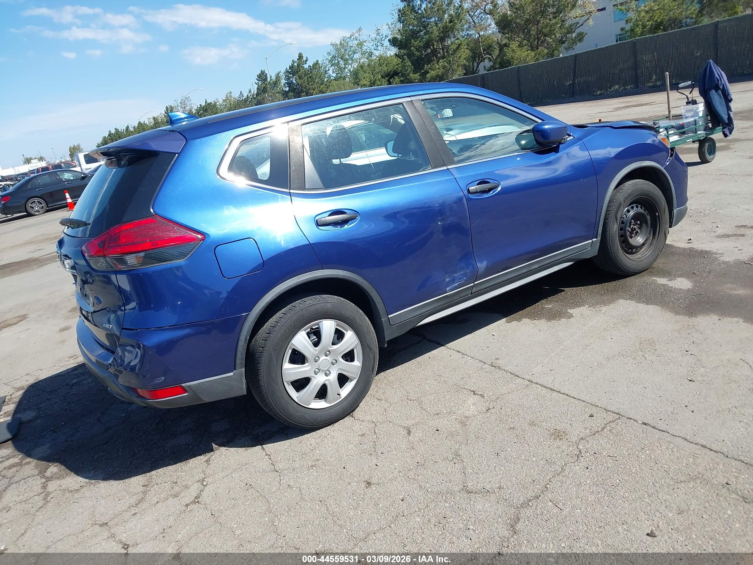 NISSAN ROGUE image 4