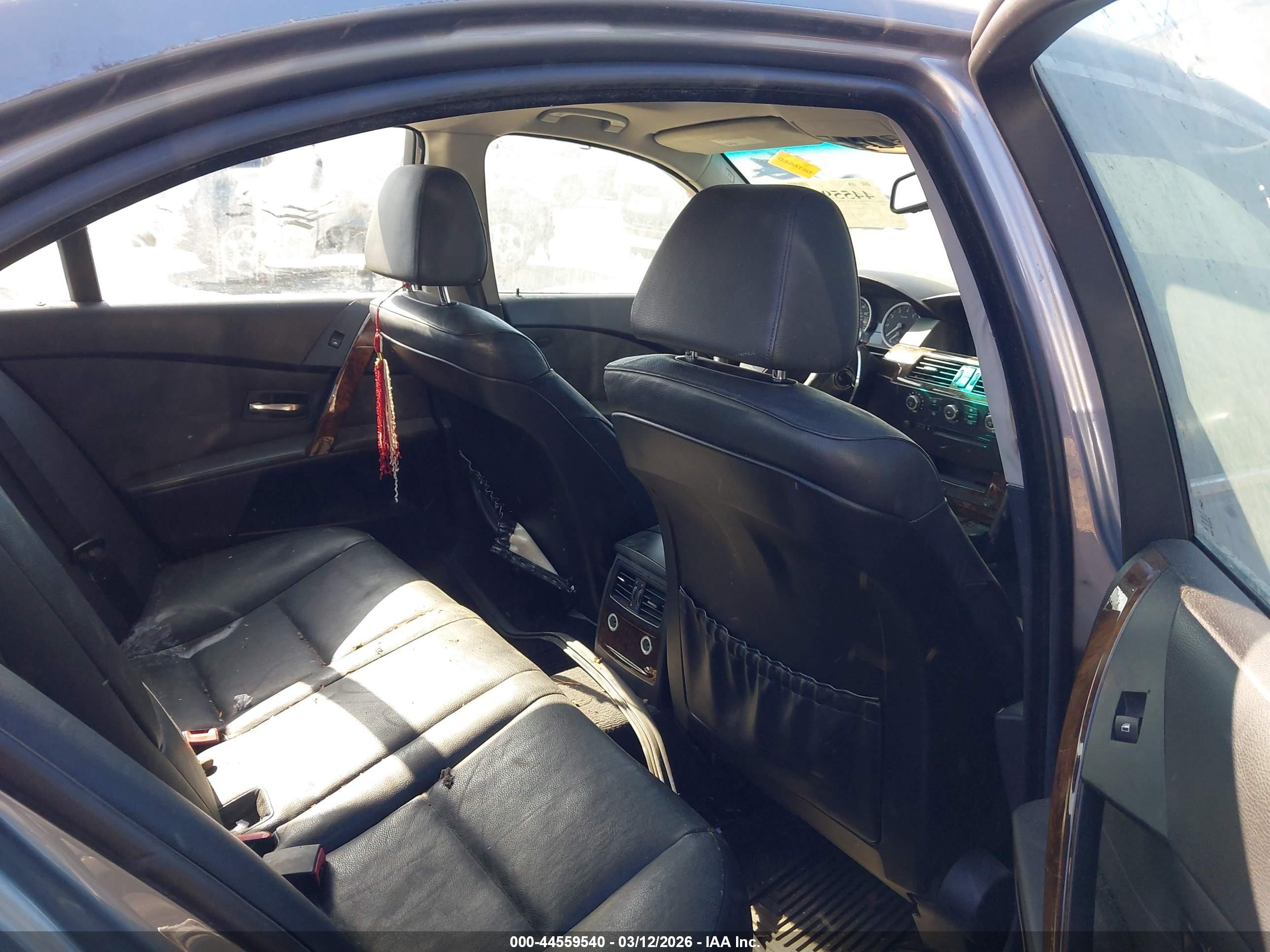BMW 530XI image 8