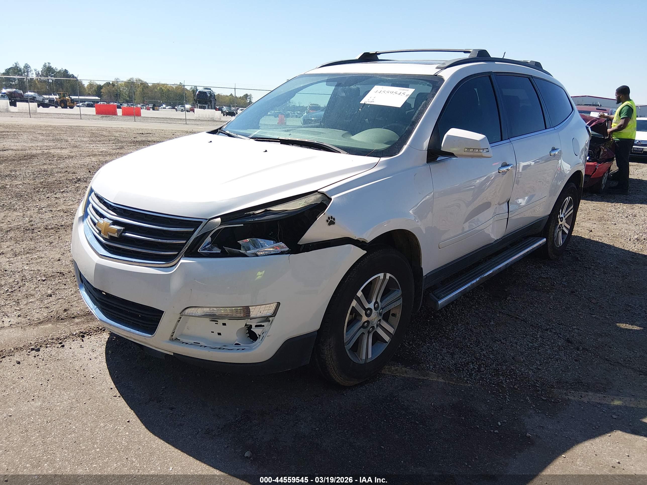 CHEVROLET TRAVERSE image 2