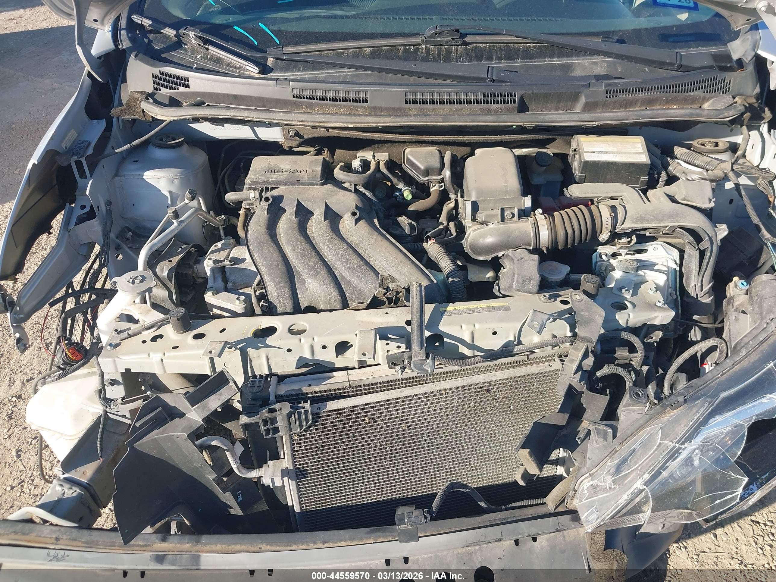 NISSAN VERSA image 10