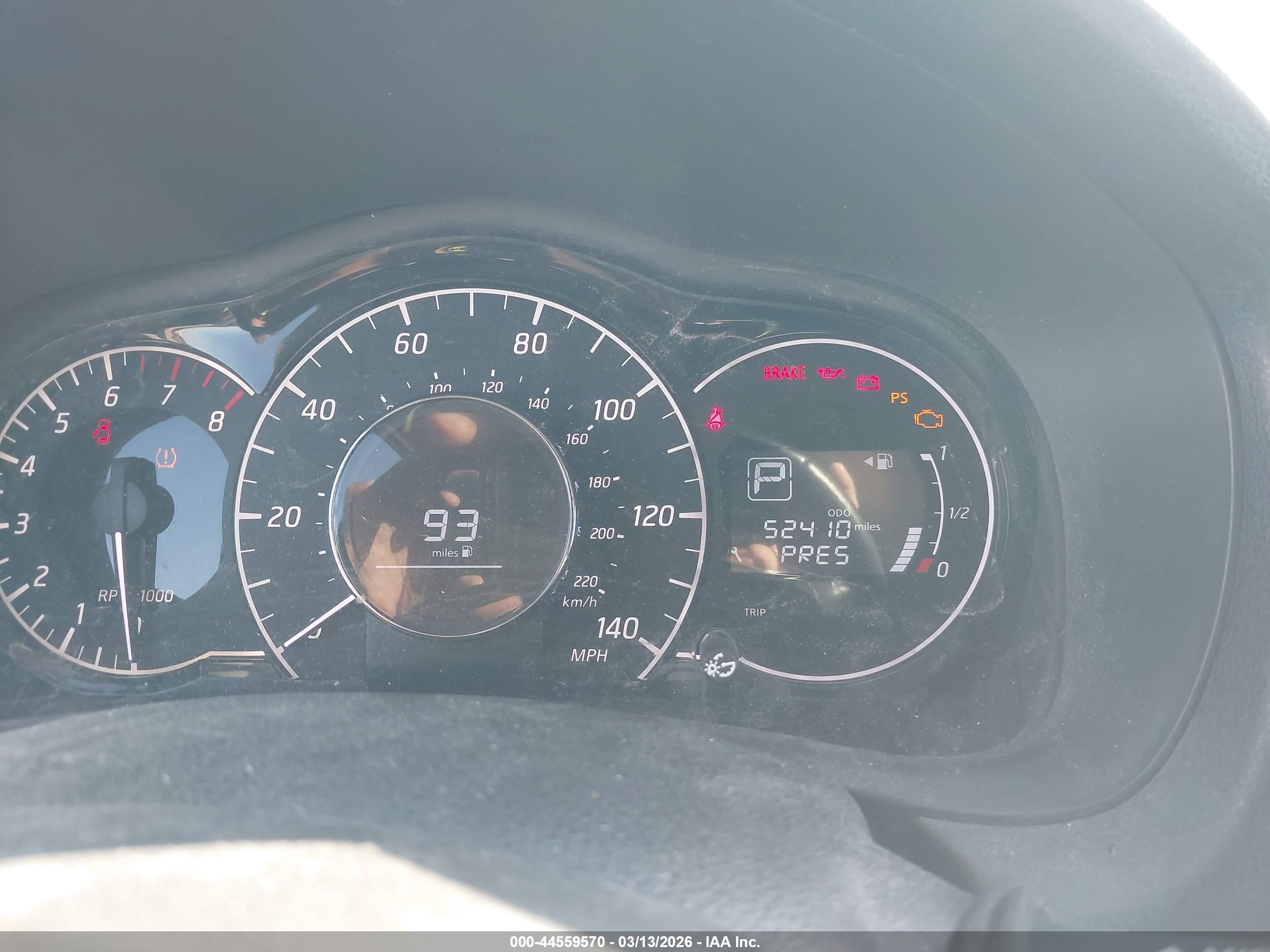 NISSAN VERSA image 7
