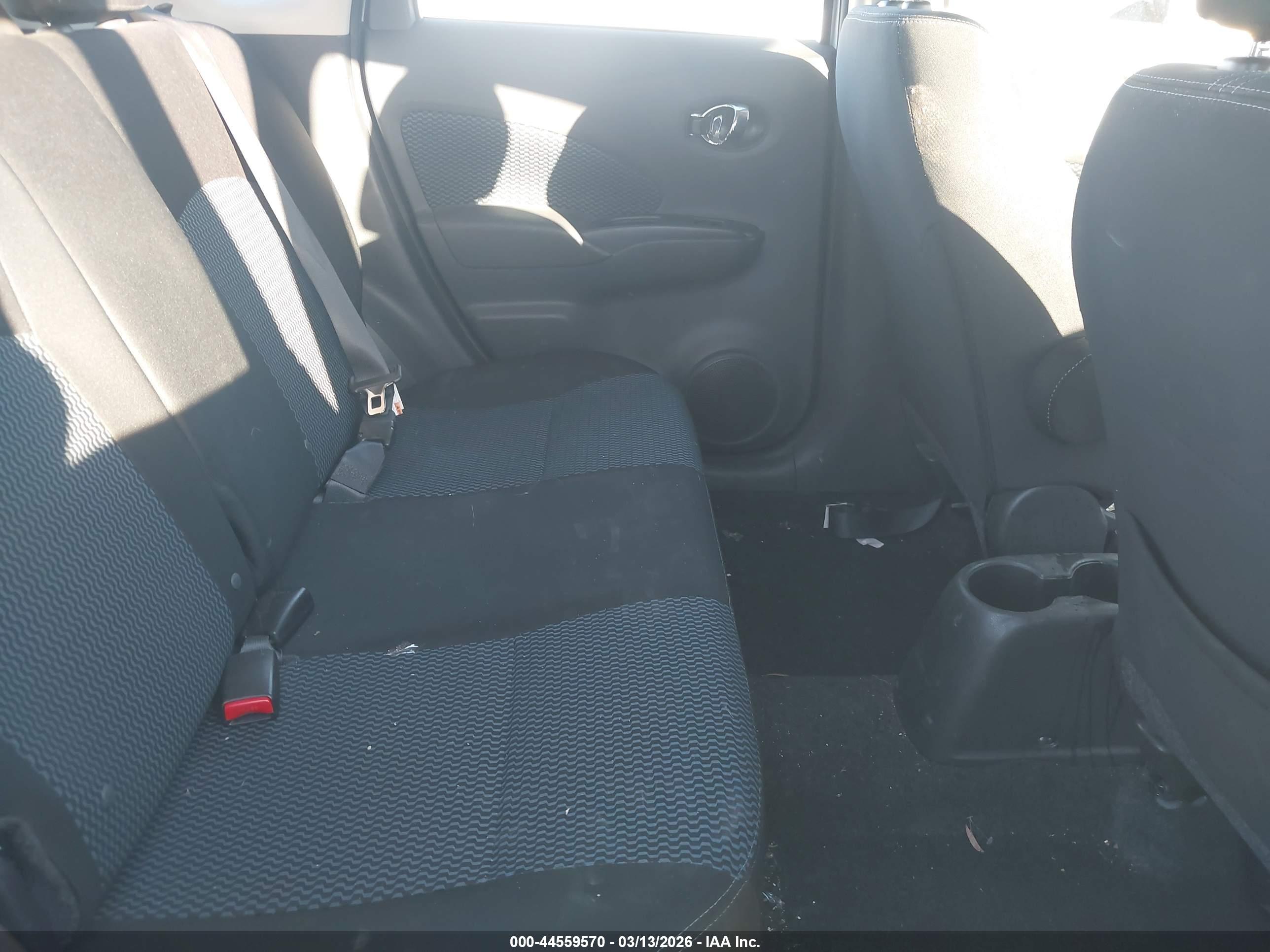 NISSAN VERSA image 8