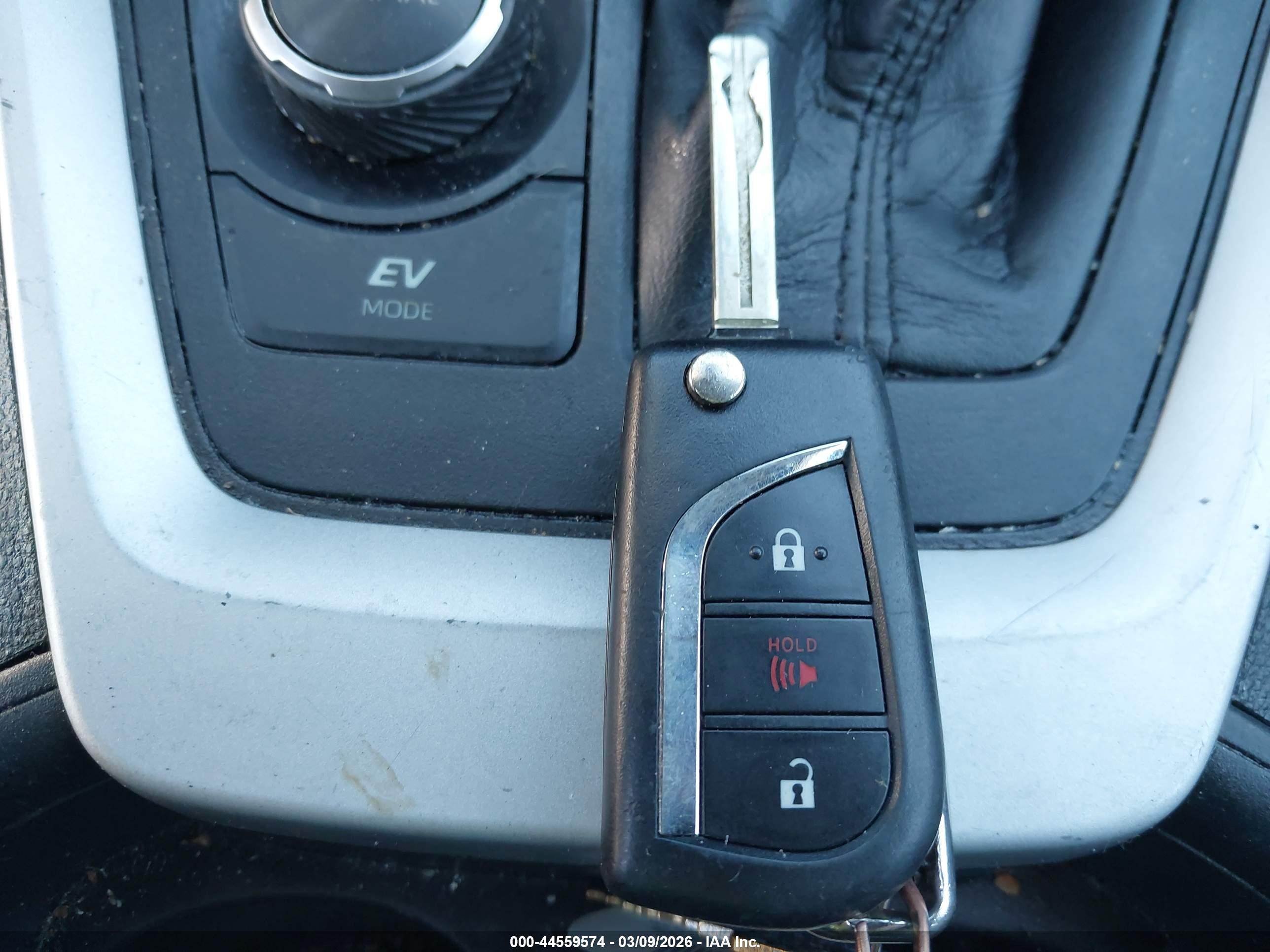 TOYOTA RAV4 image 11