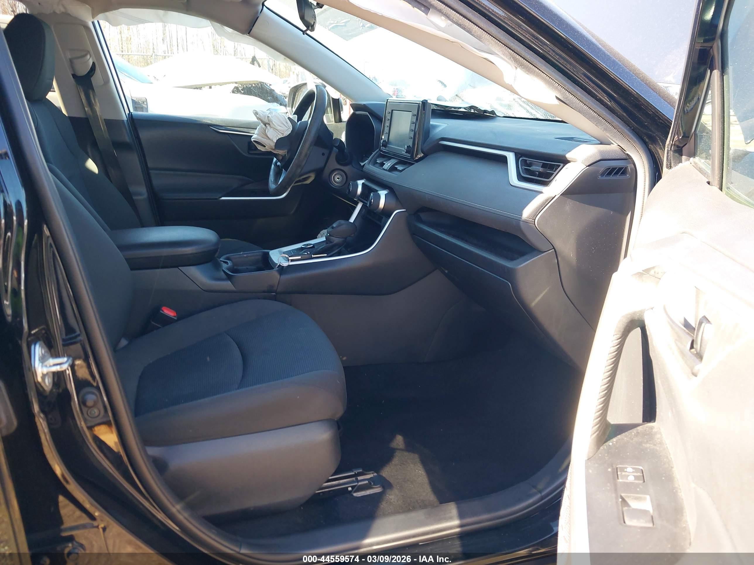 TOYOTA RAV4 image 5