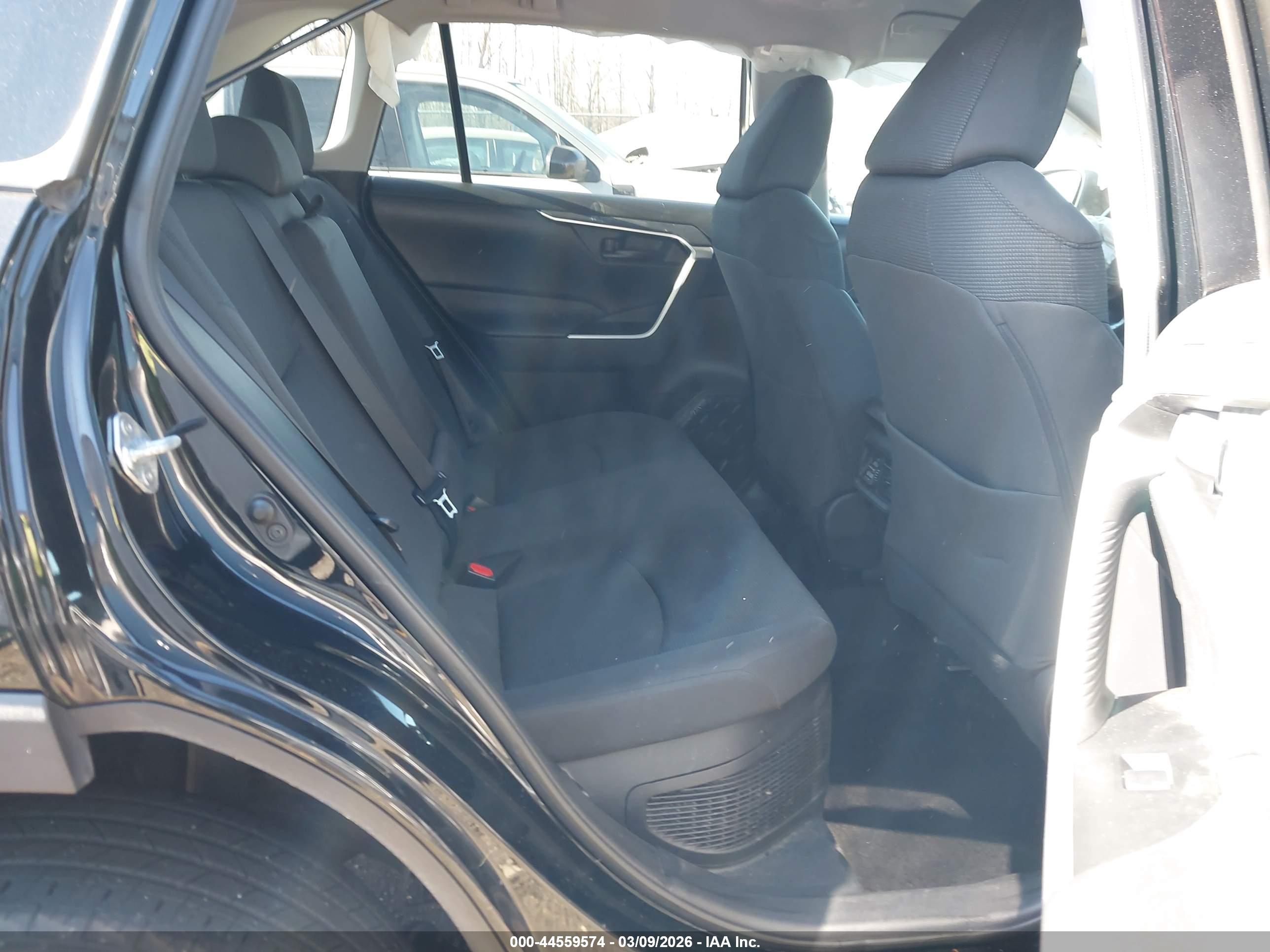 TOYOTA RAV4 image 8