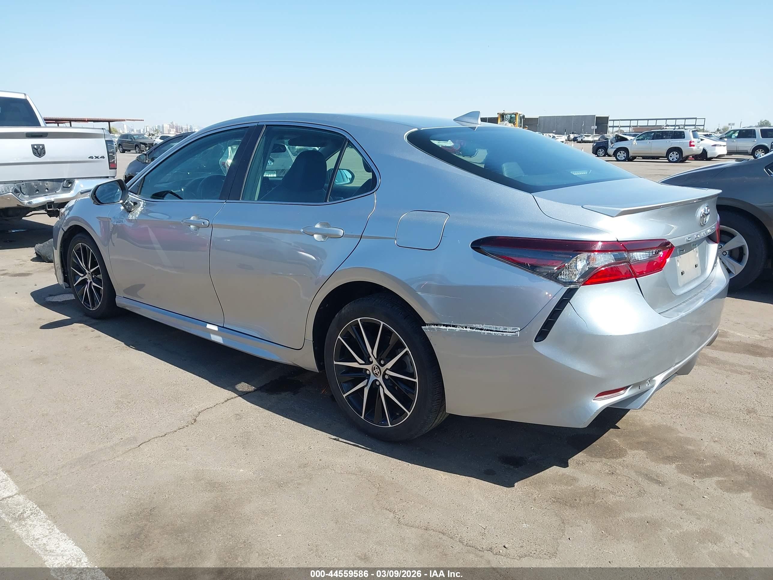 TOYOTA CAMRY image 3