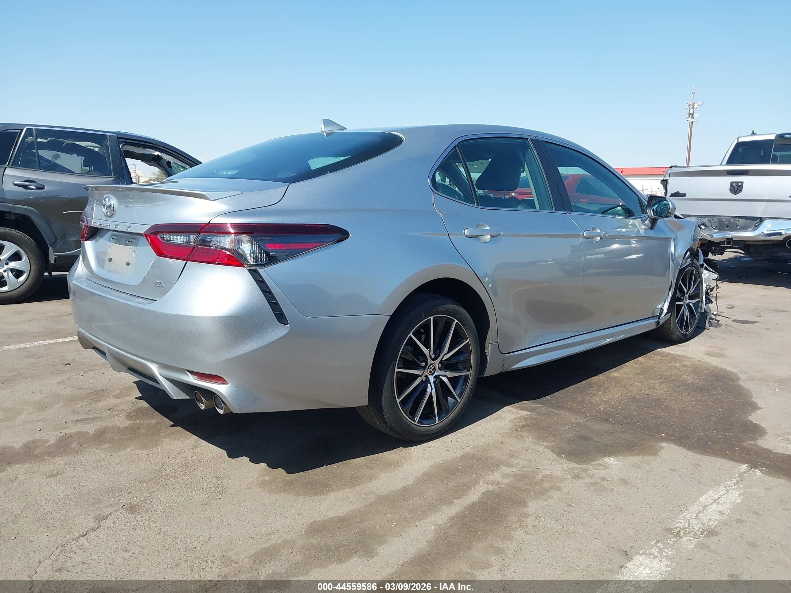 TOYOTA CAMRY image 4
