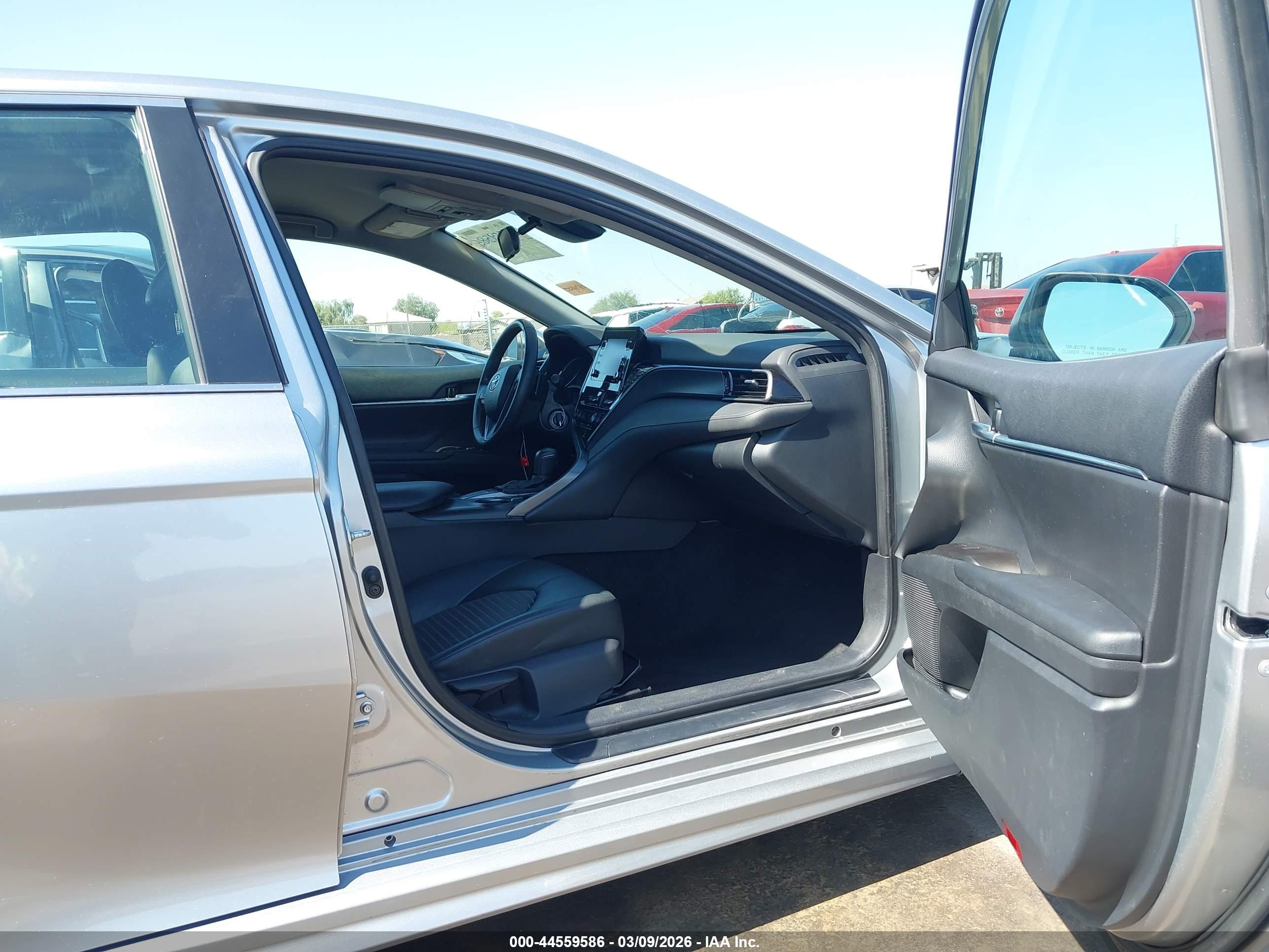 TOYOTA CAMRY image 5