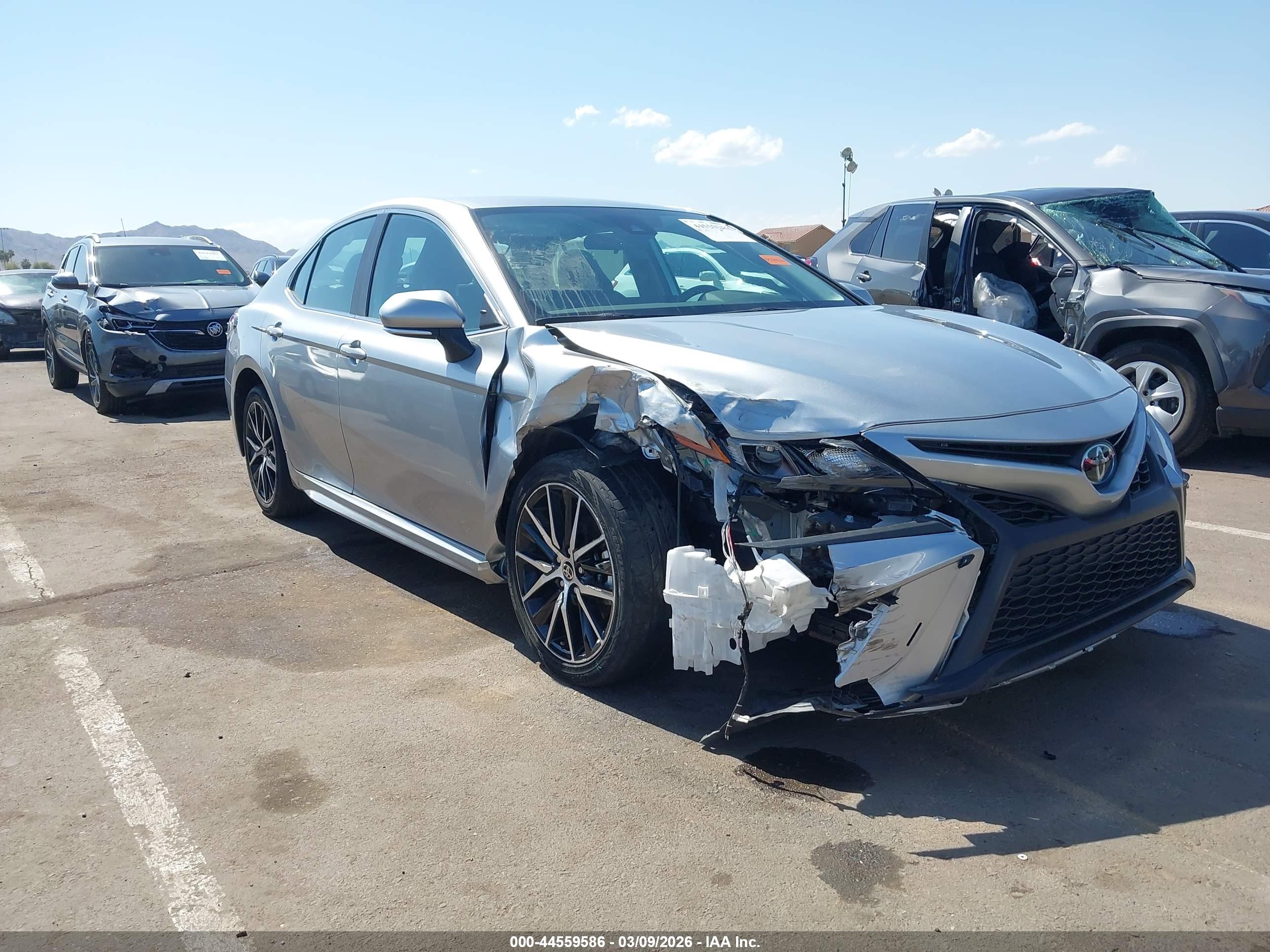 TOYOTA CAMRY image 6