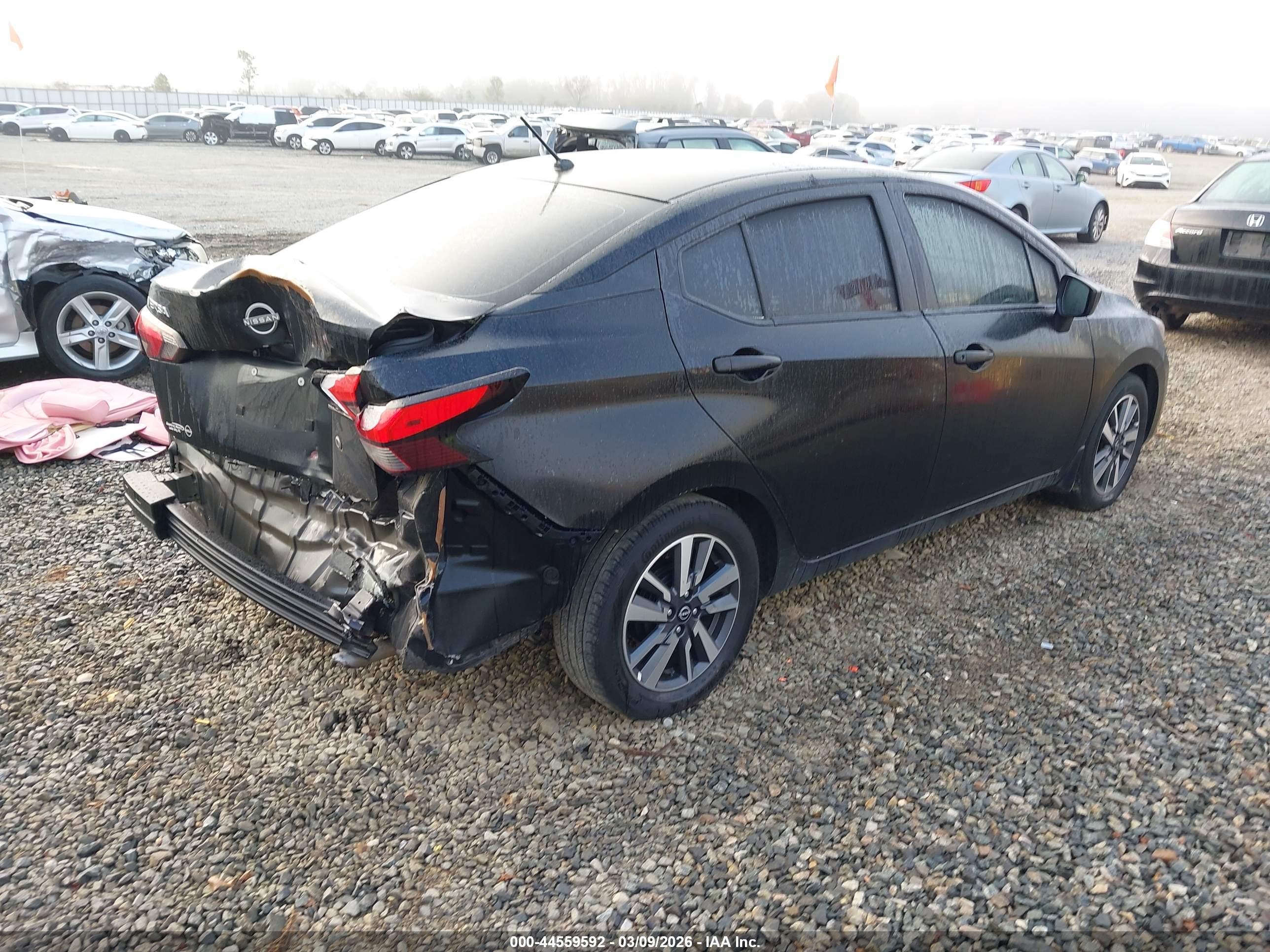 NISSAN VERSA image 4