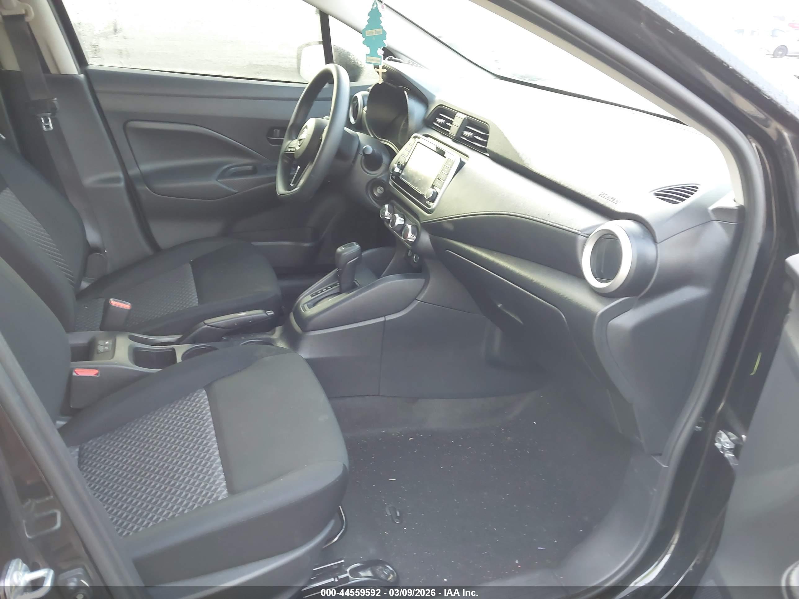 NISSAN VERSA image 5