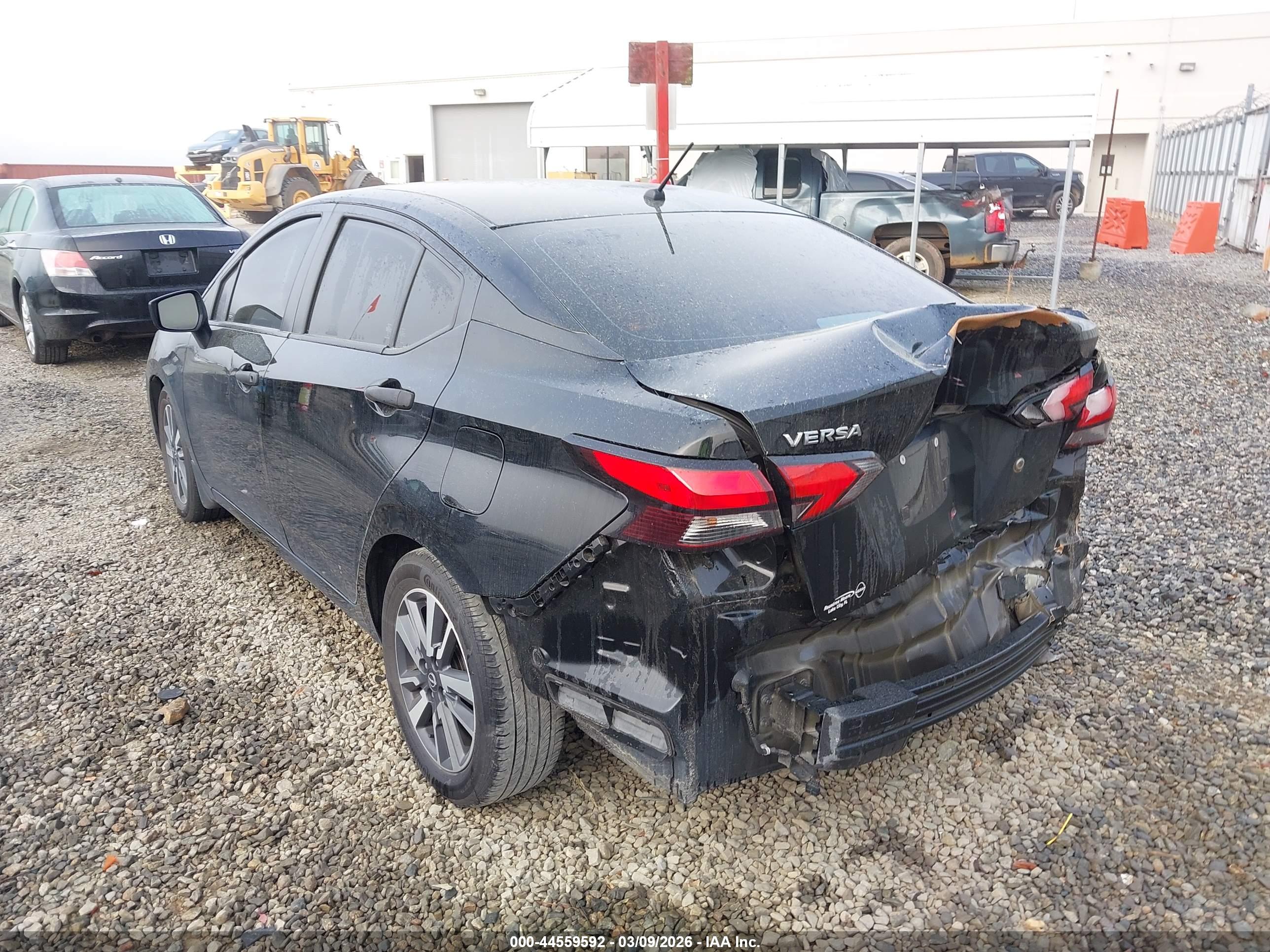 NISSAN VERSA image 6
