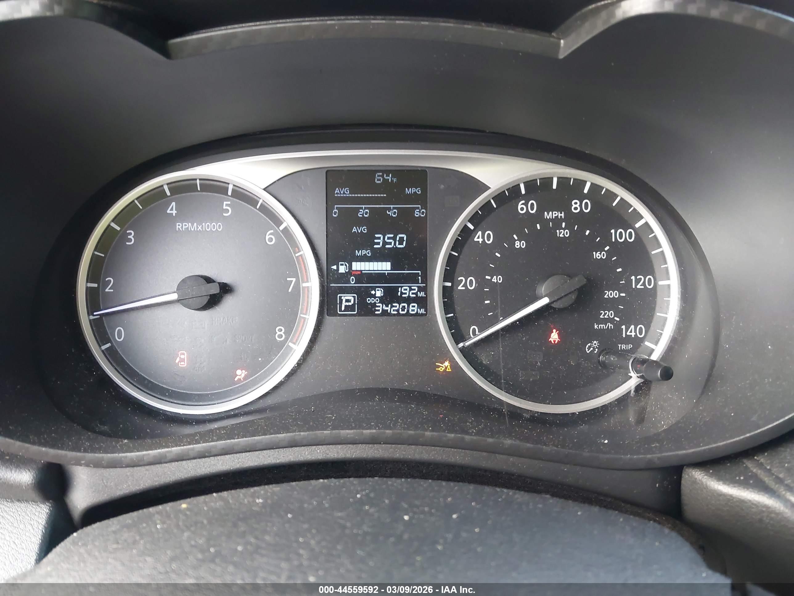 NISSAN VERSA image 7