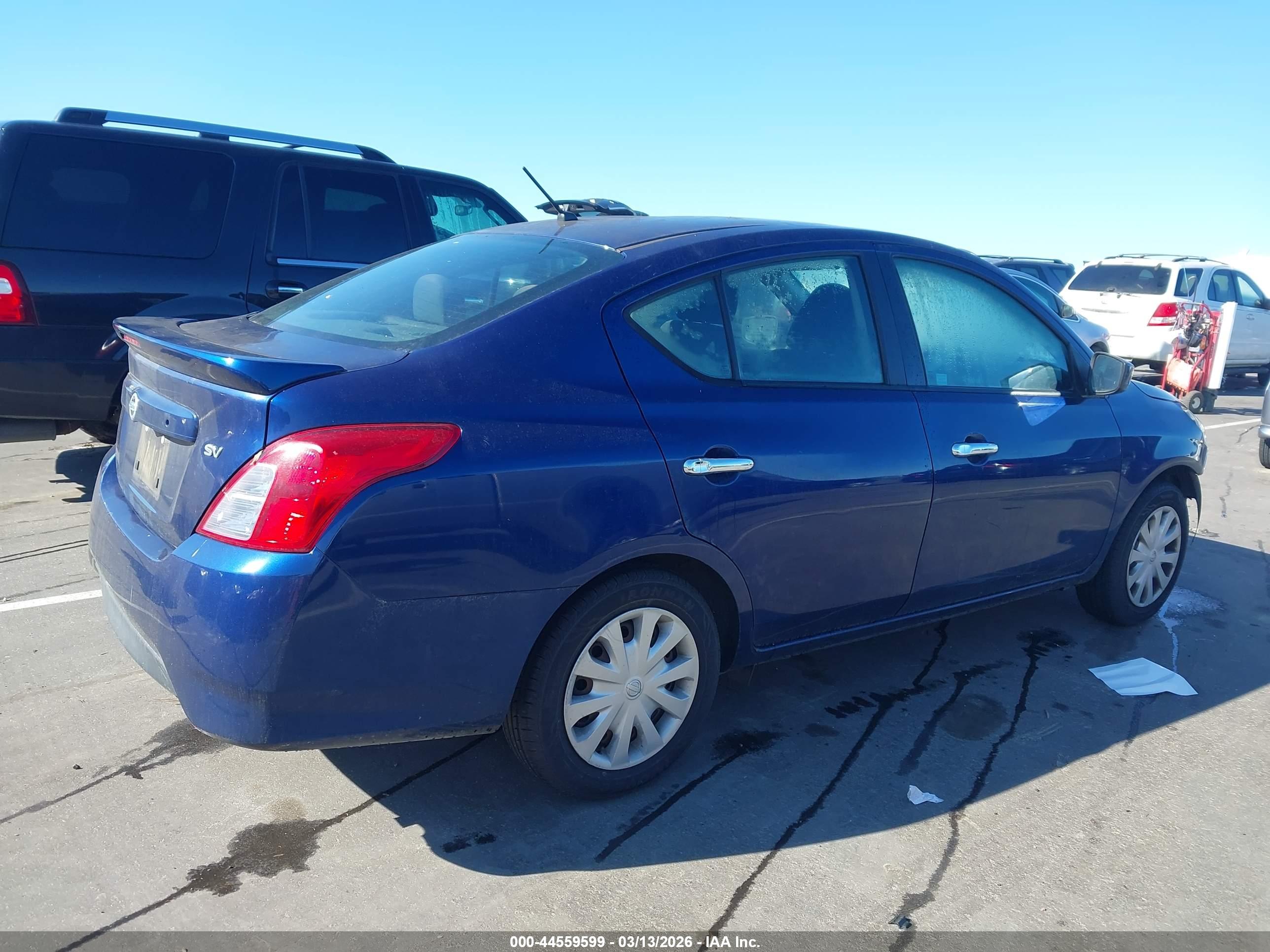 NISSAN VERSA image 4