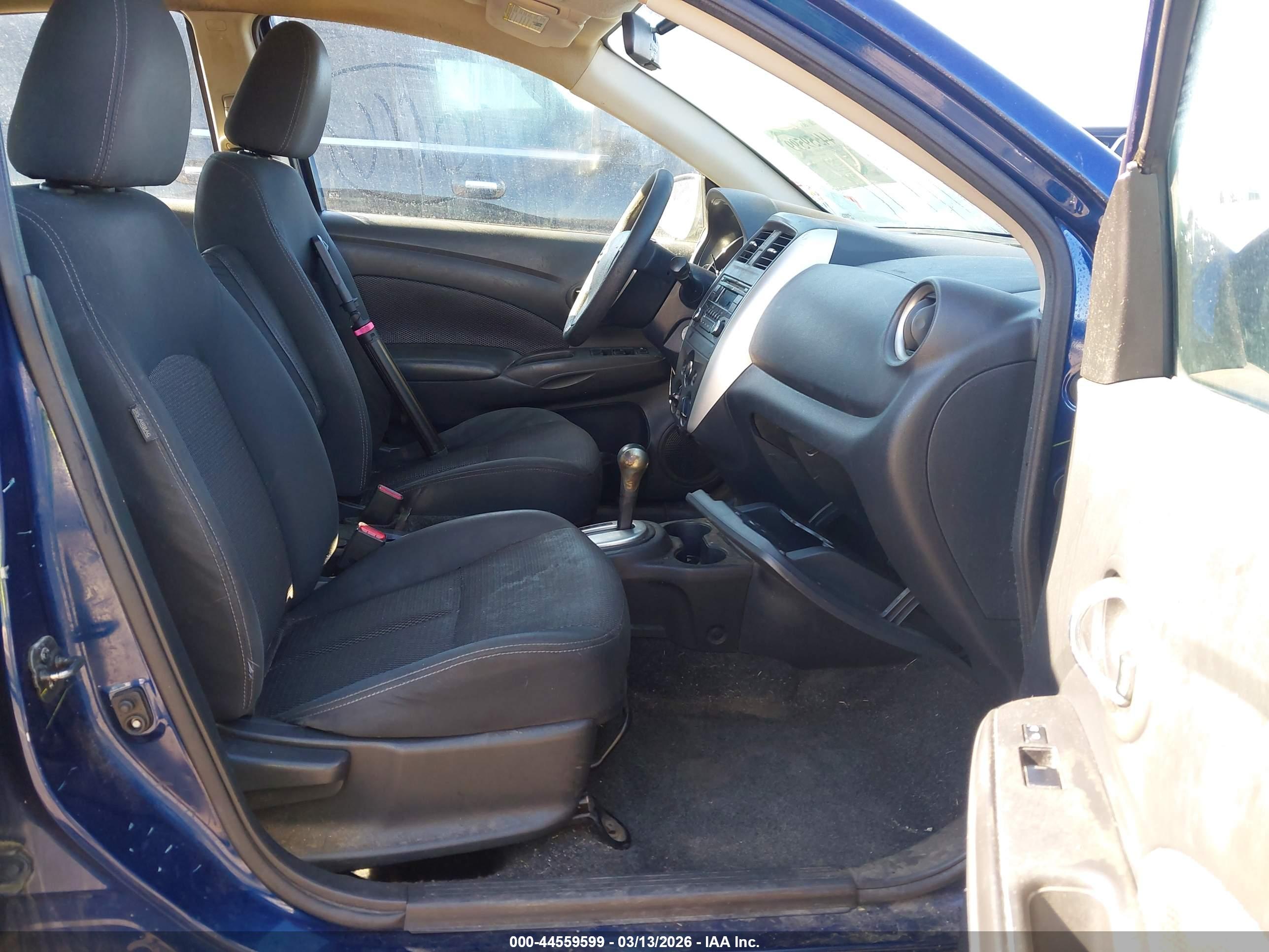 NISSAN VERSA image 5