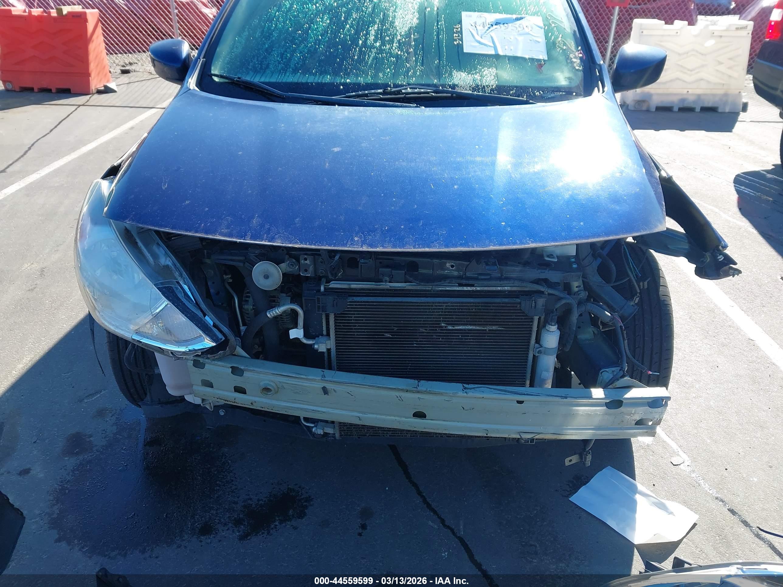 NISSAN VERSA image 6
