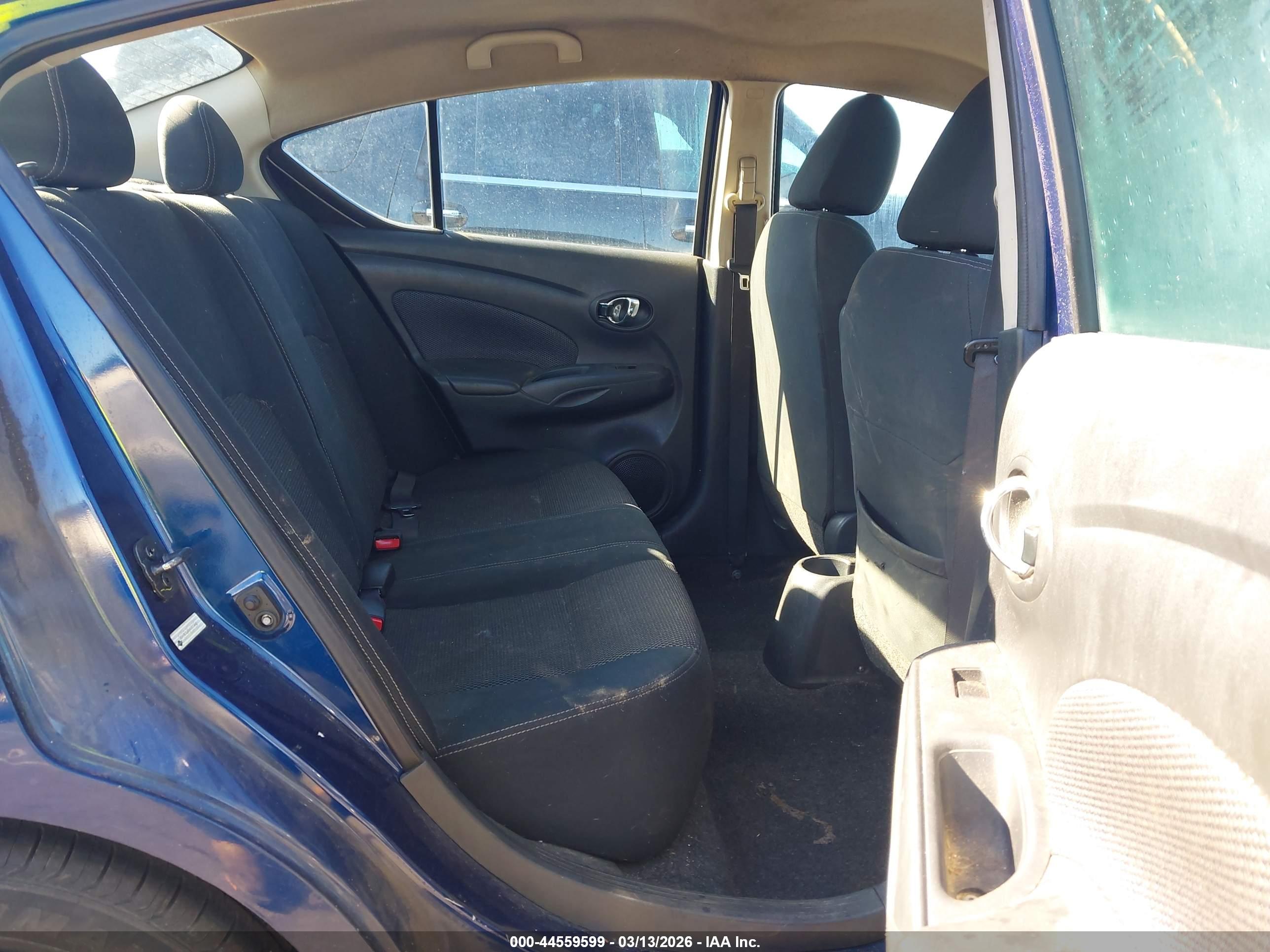 NISSAN VERSA image 8