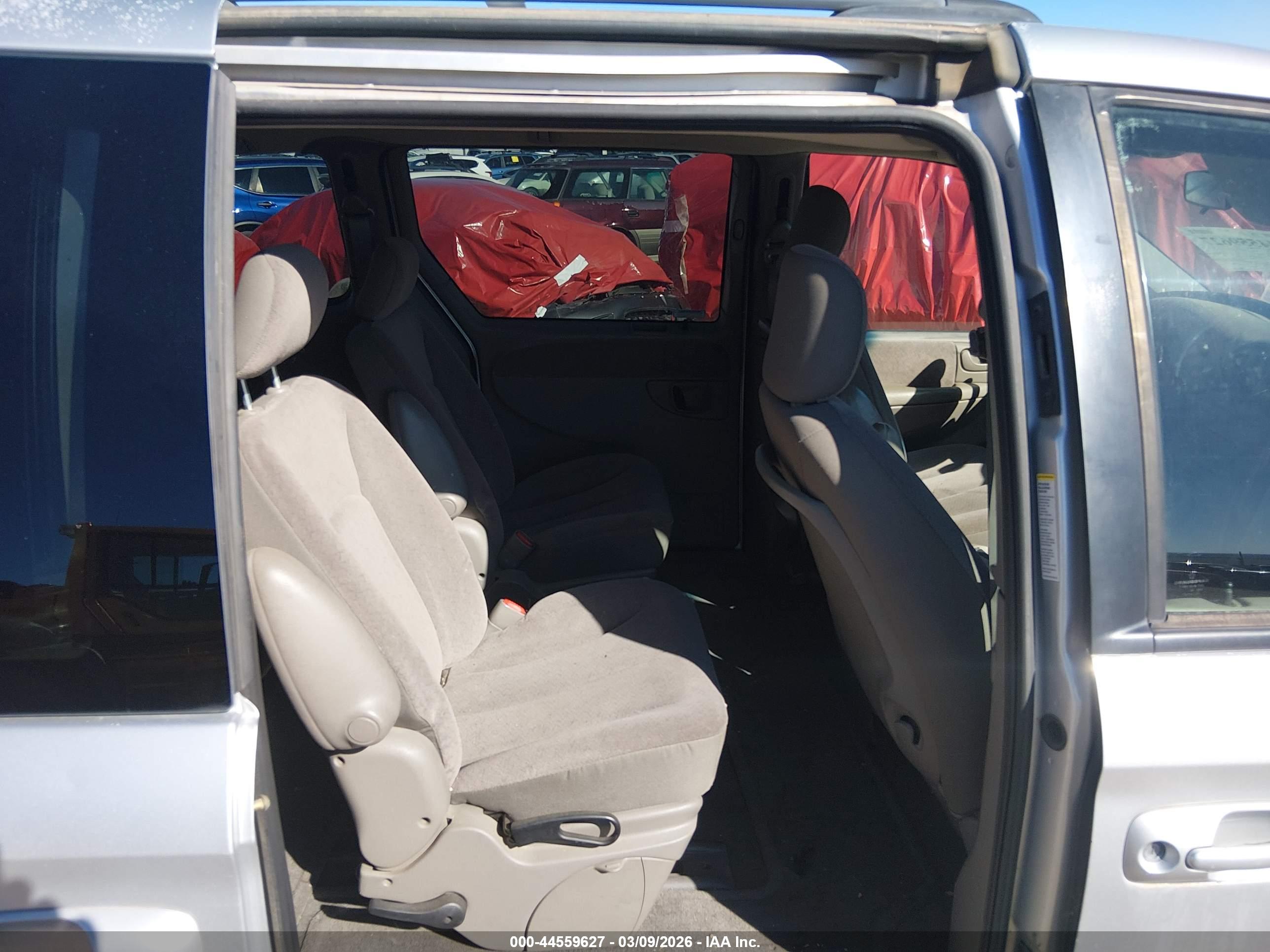 CHRYSLER TOWN image 8