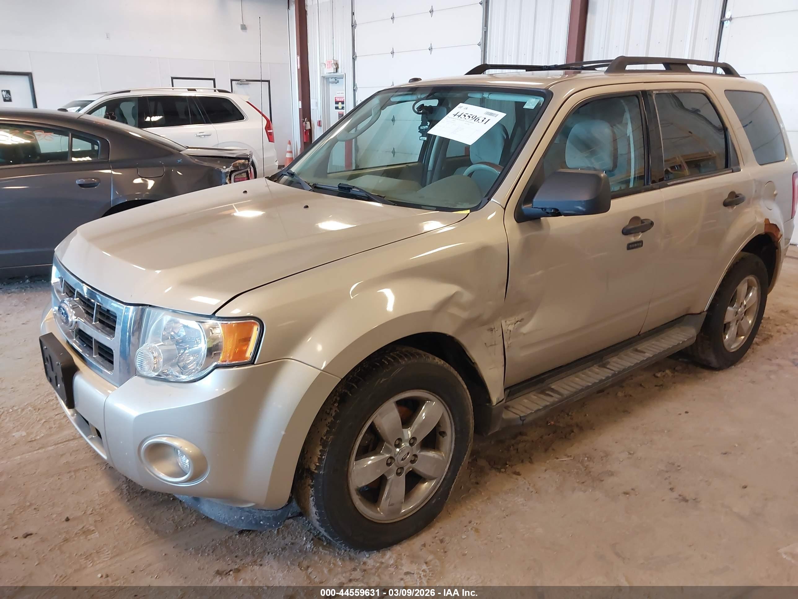 FORD ESCAPE image 2