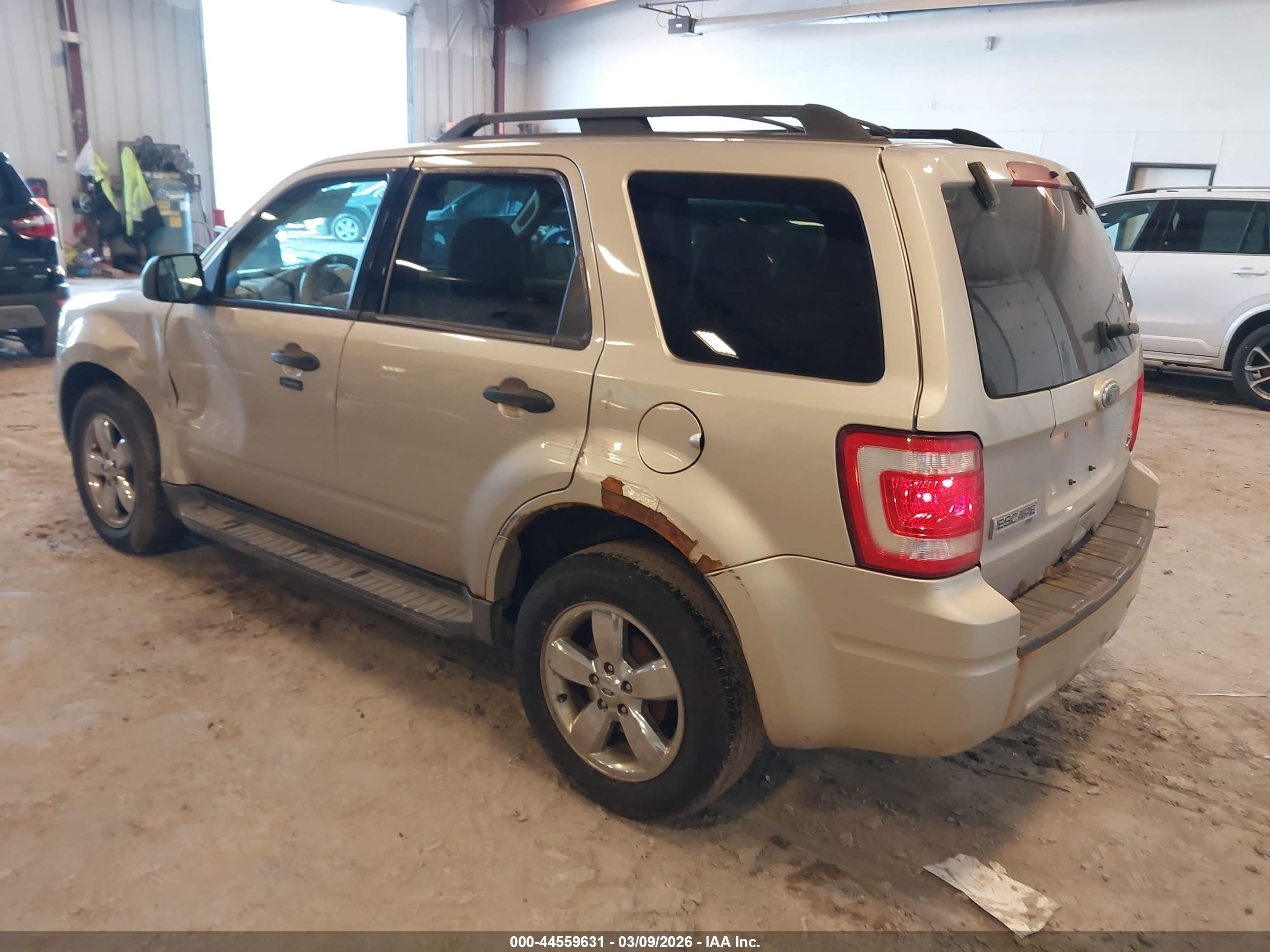 FORD ESCAPE image 3