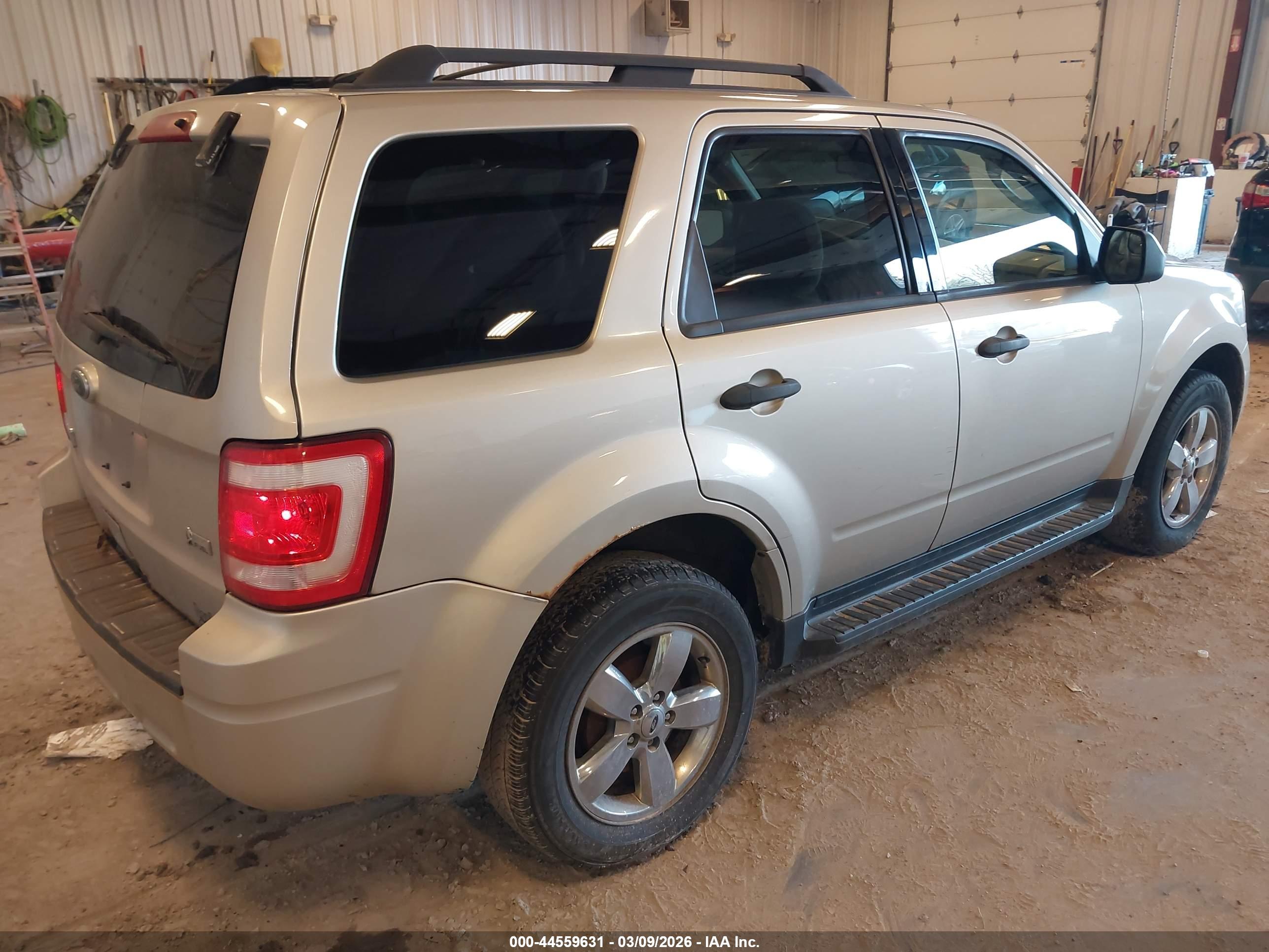 FORD ESCAPE image 4