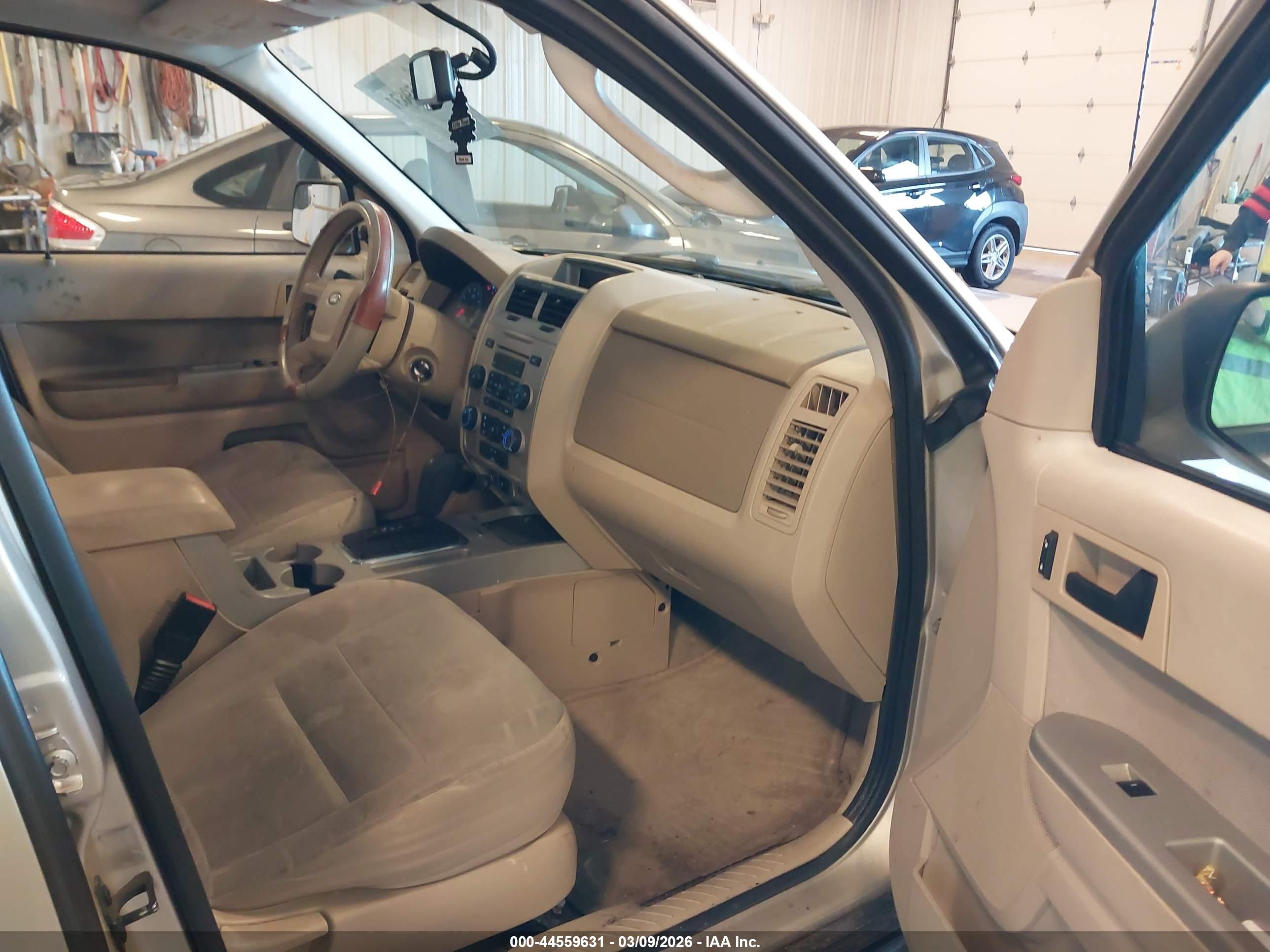 FORD ESCAPE image 5
