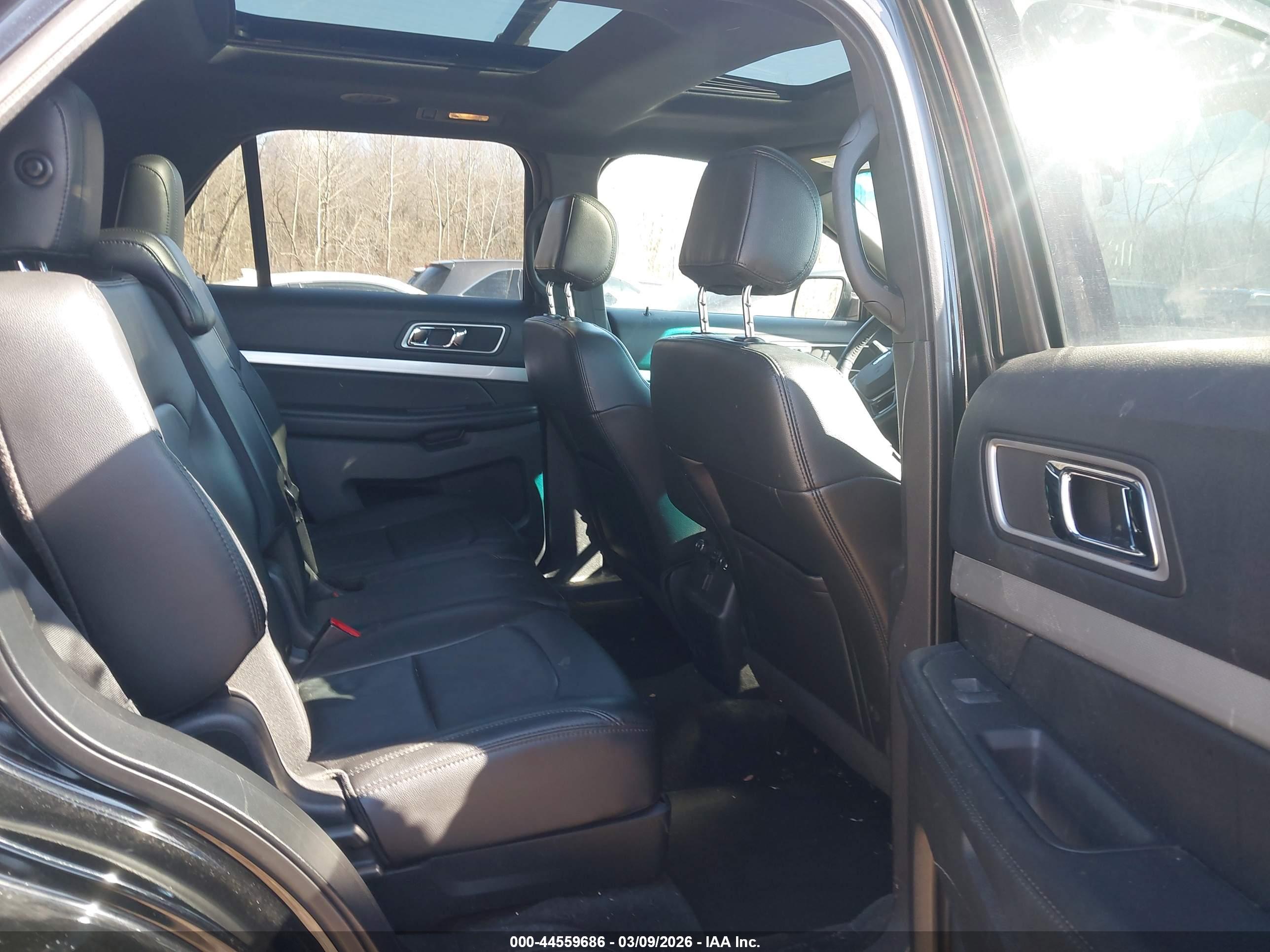 FORD EXPLORER image 8
