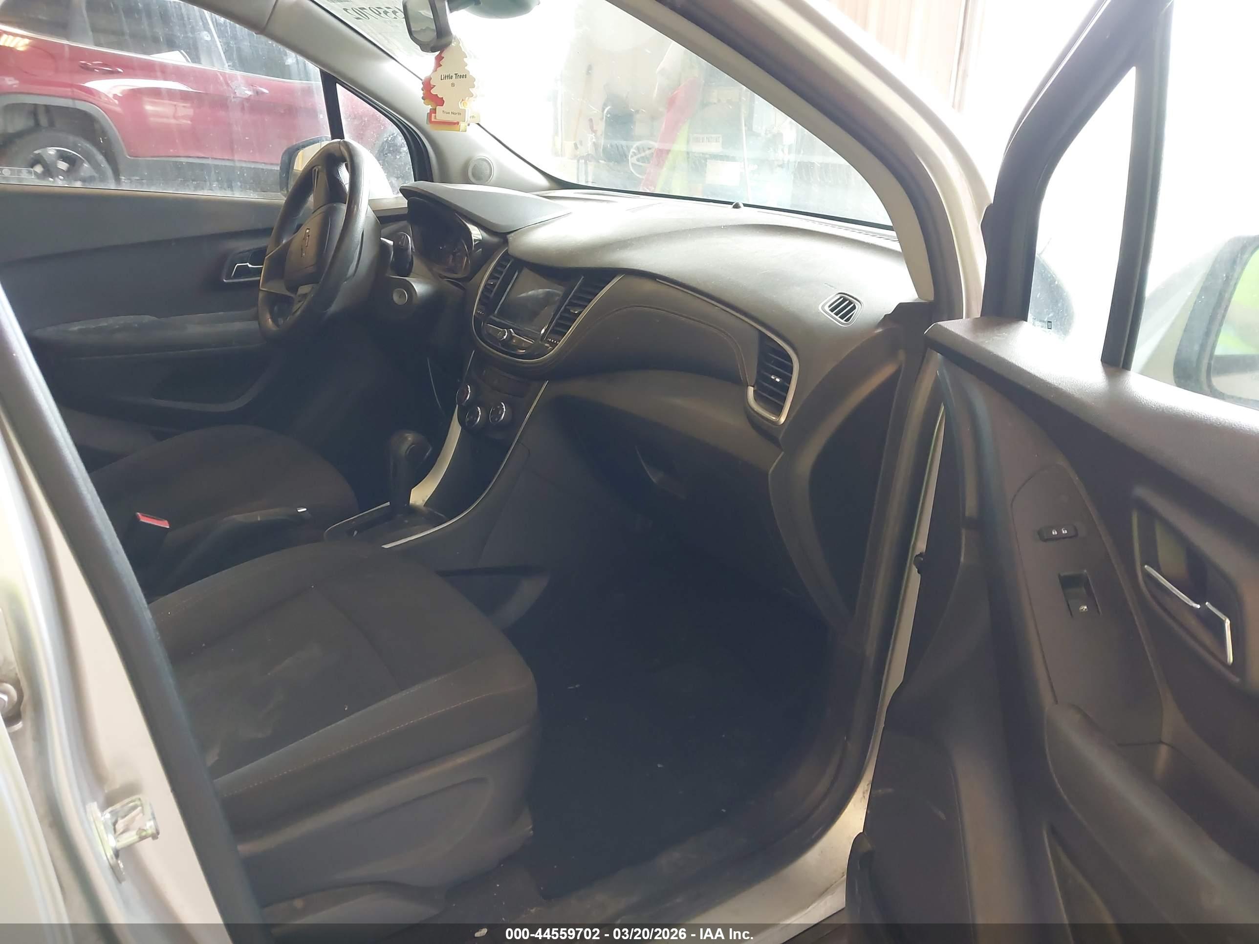 CHEVROLET TRAX image 5