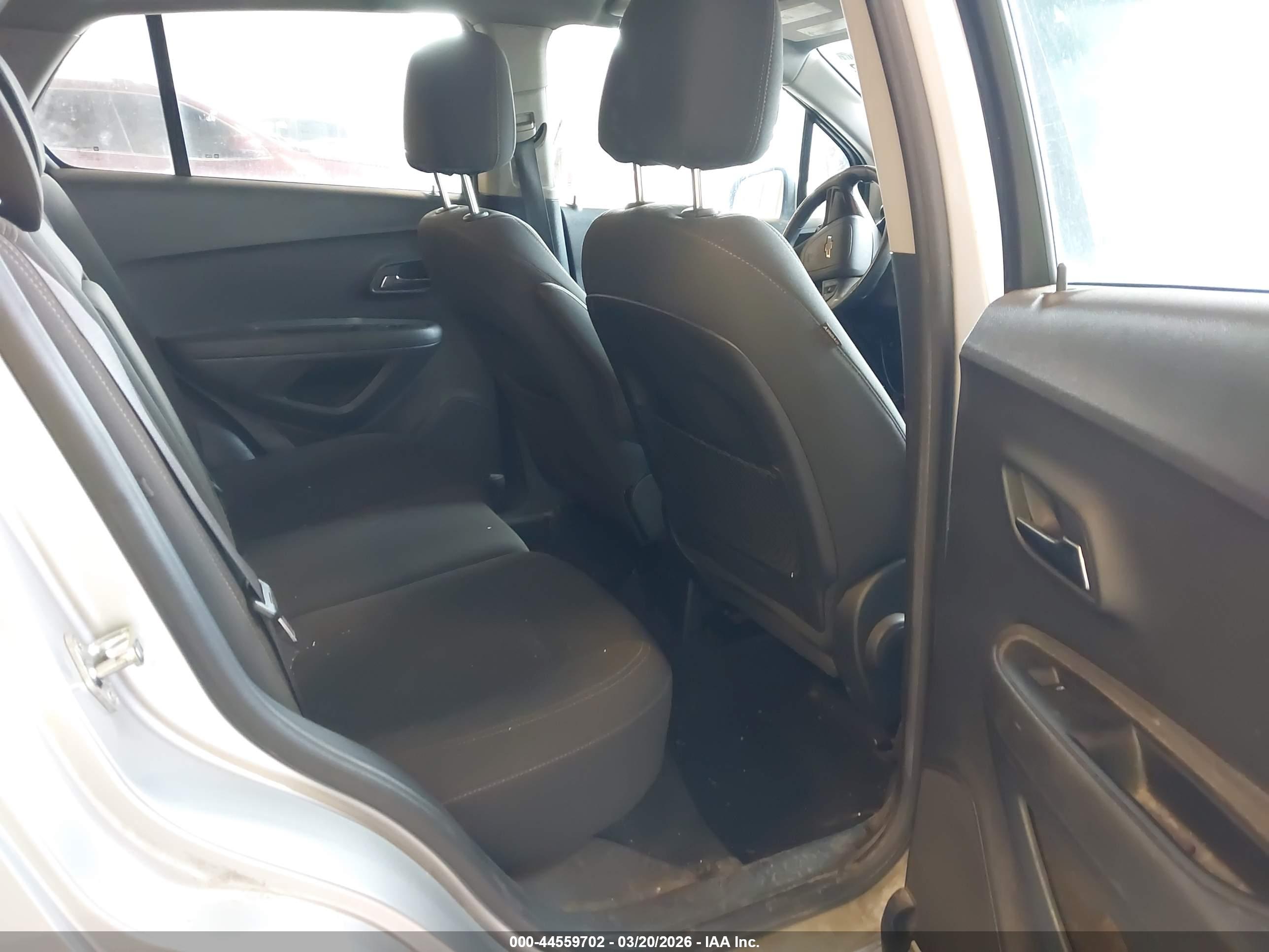 CHEVROLET TRAX image 8