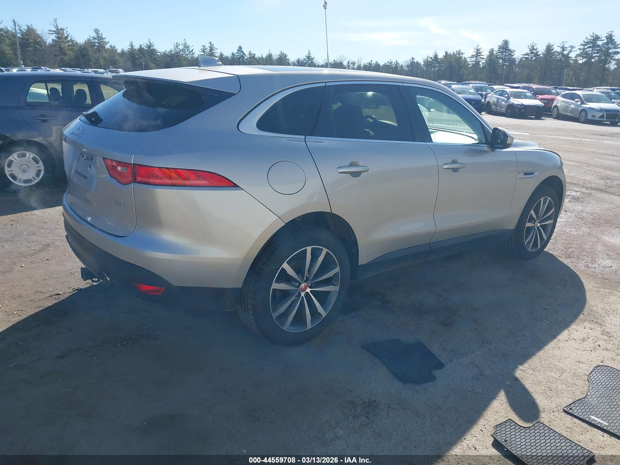 JAGUAR F-PACE image 4