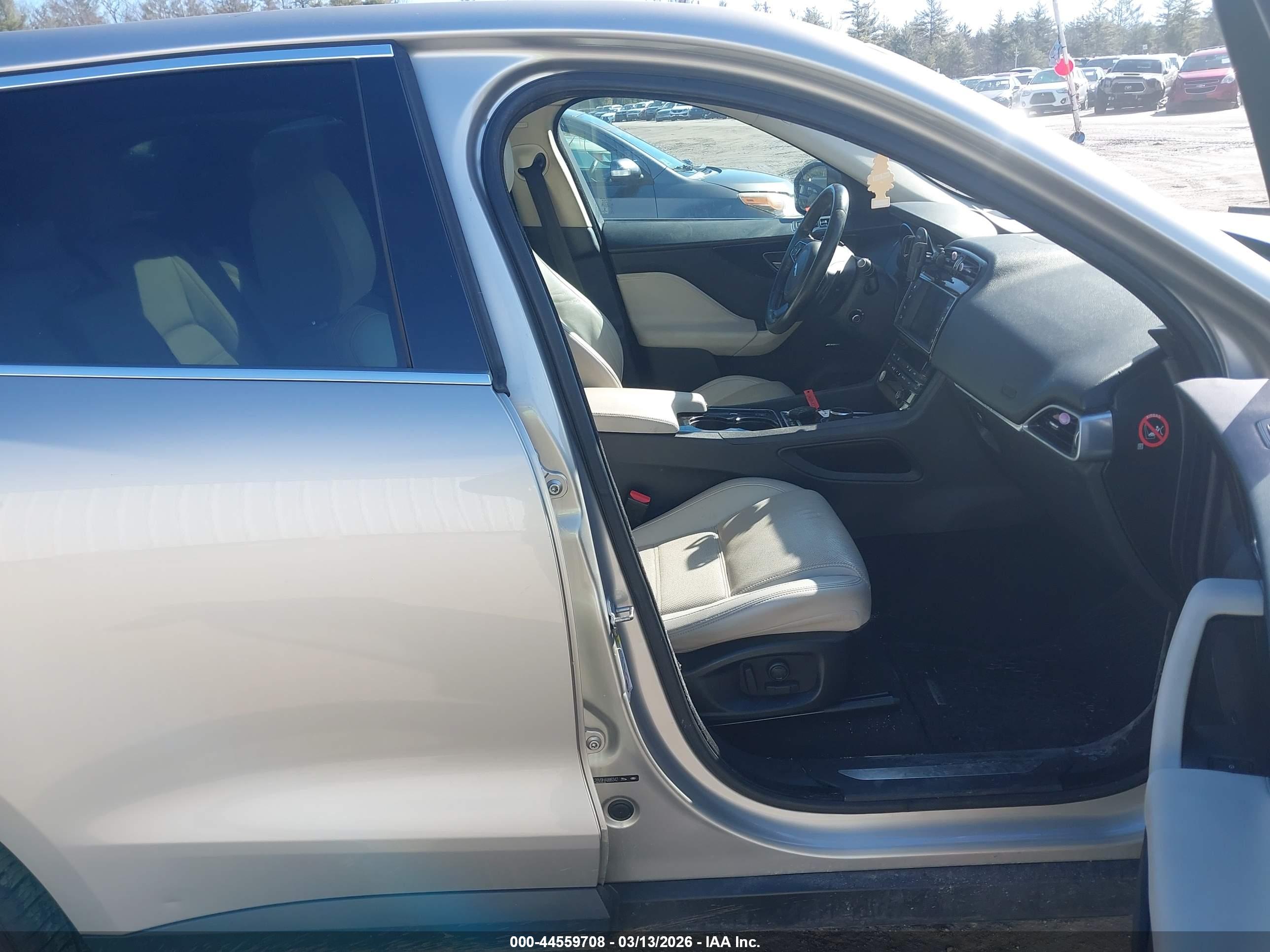 JAGUAR F-PACE image 5