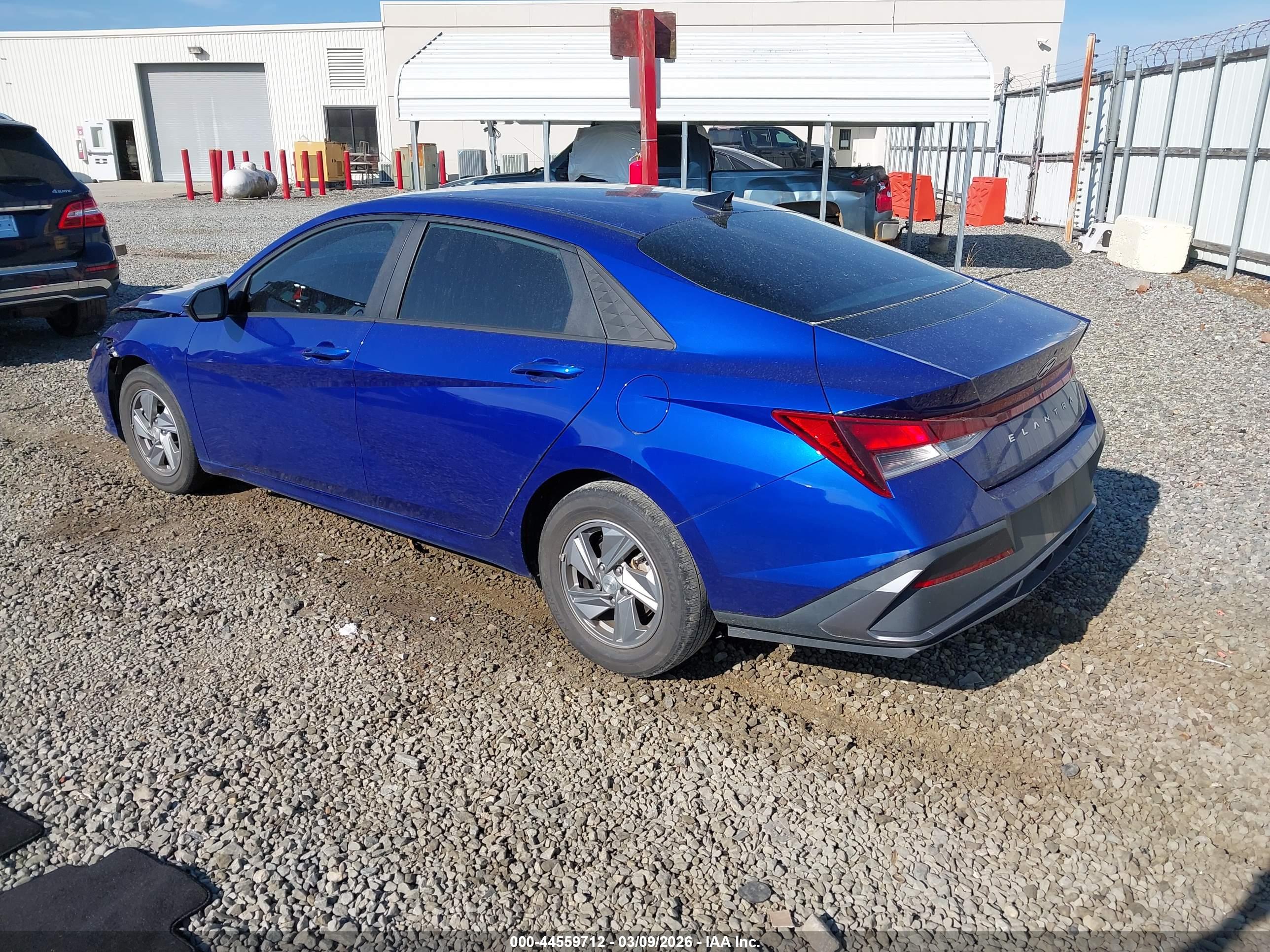 HYUNDAI ELANTRA image 3