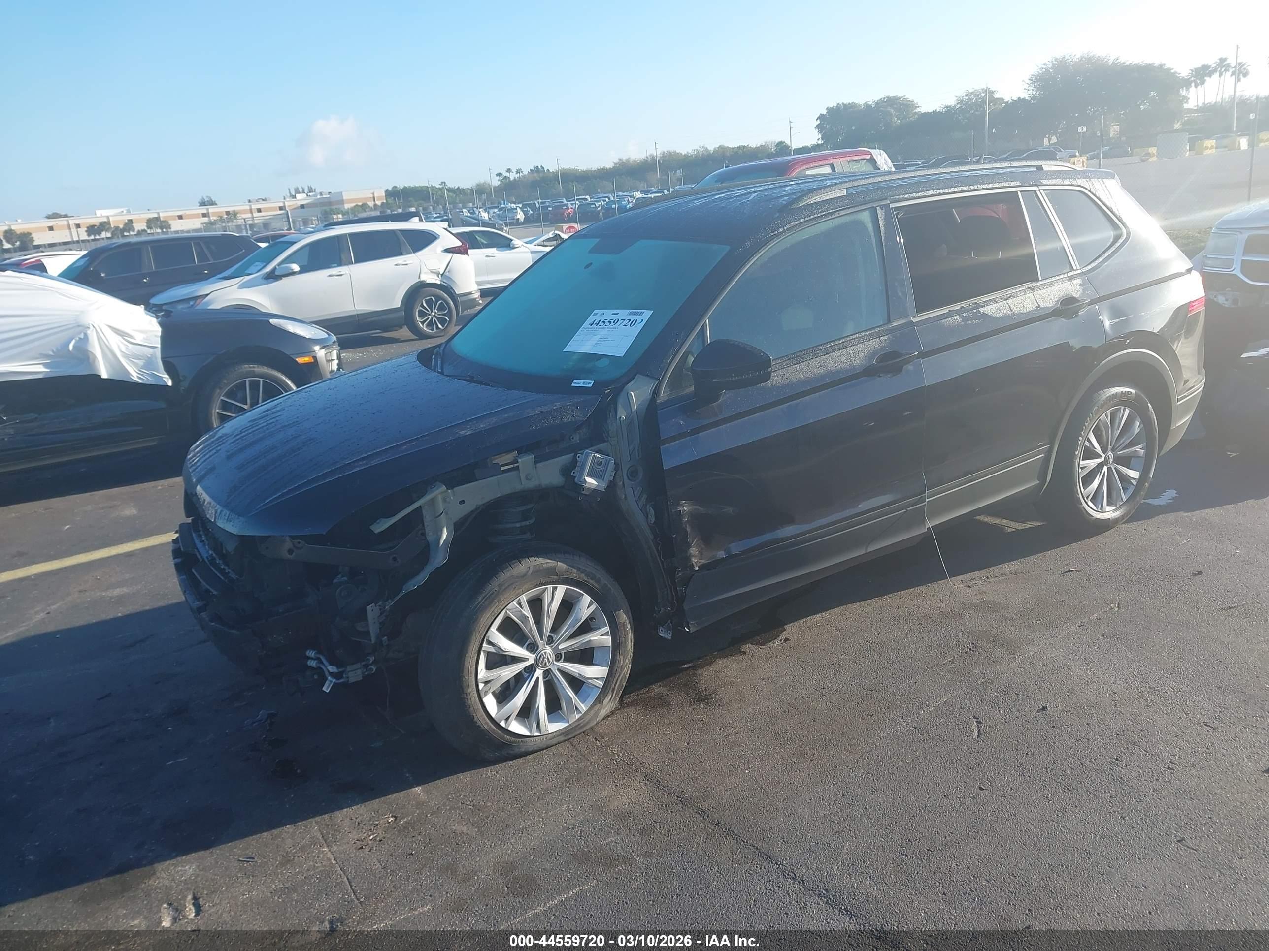 VOLKSWAGEN TIGUAN image 2