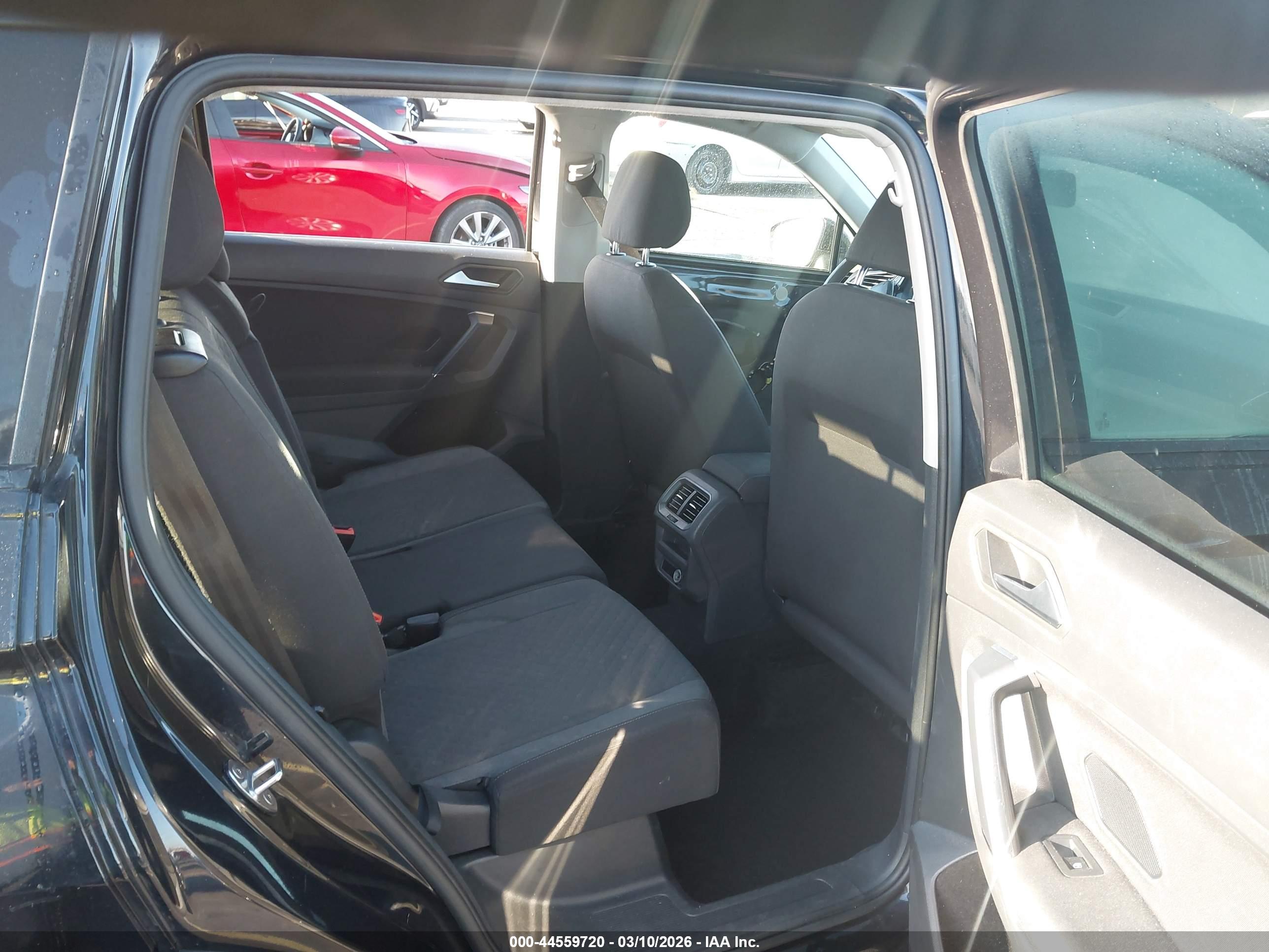 VOLKSWAGEN TIGUAN image 8