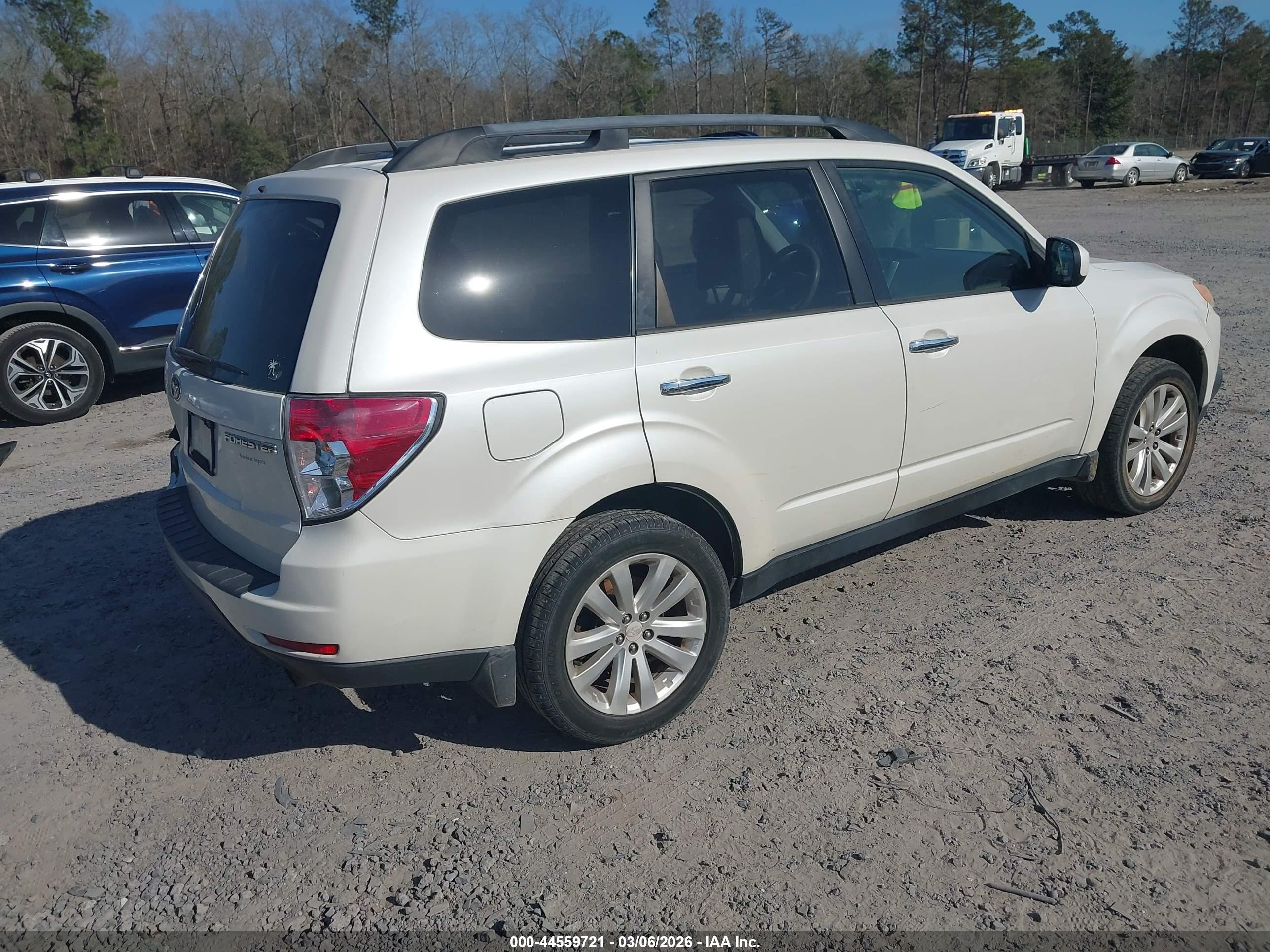 SUBARU FORESTER image 4