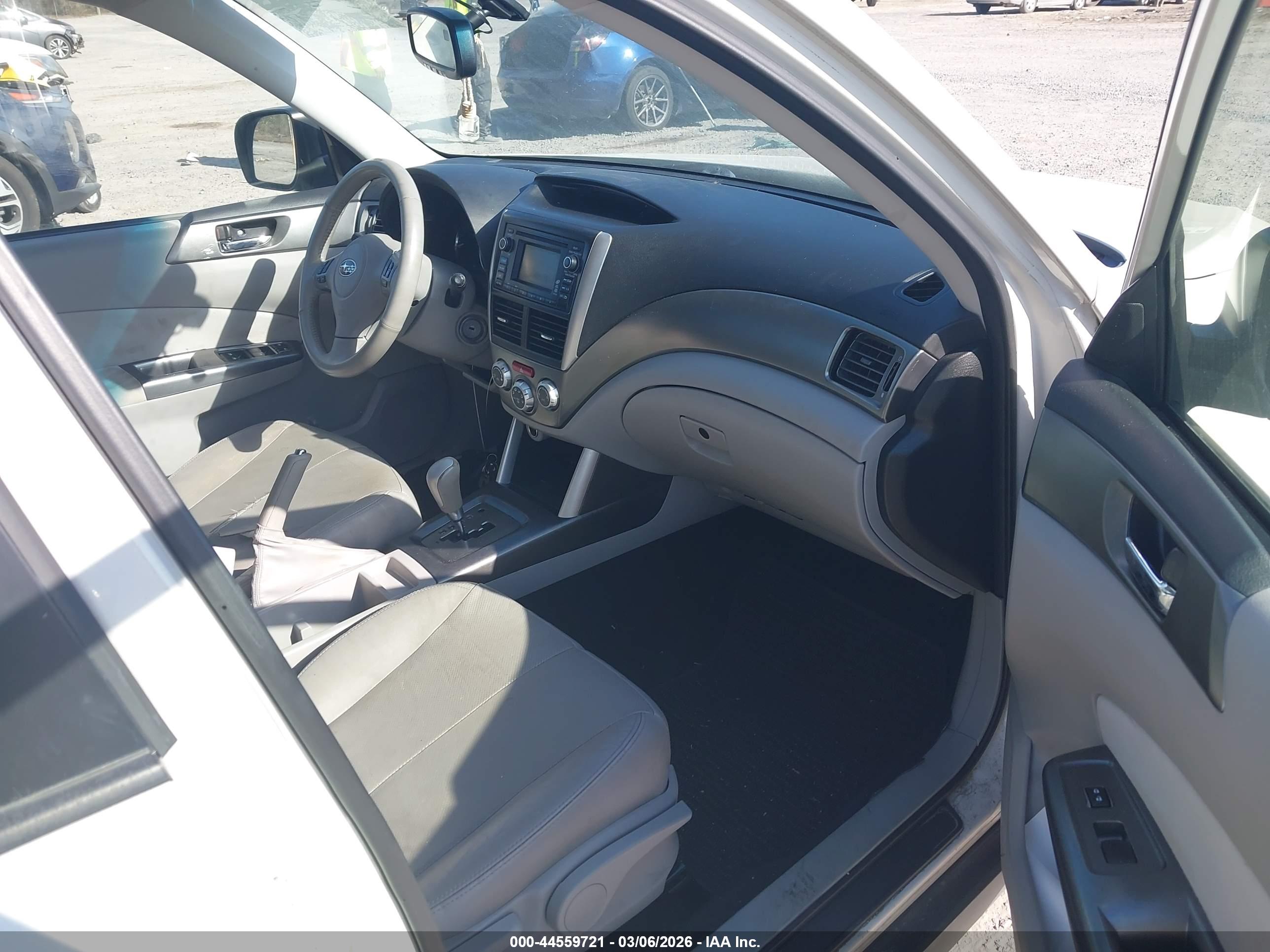 SUBARU FORESTER image 5